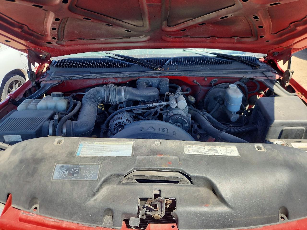 2000 Chevrolet Silverado C1500 Red vin: 1GCEC14W8YE202052