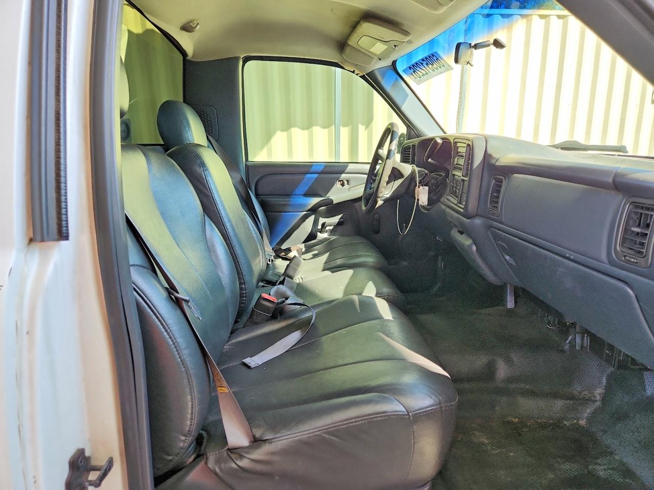 2000 Chevrolet Silverado C1500 White vin: 1GCEC14W9YE282168