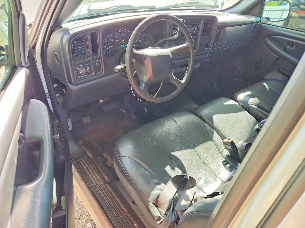 2000 Chevrolet Silverado C1500 White vin: 1GCEC14W9YE282168