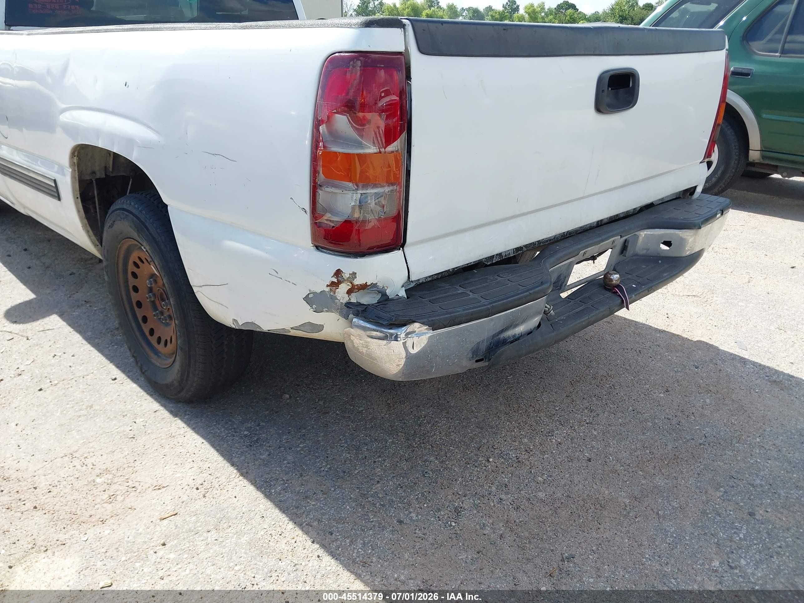 2000 Chevrolet Silverado 1500   White vin: 1GCEC14W9YE333426