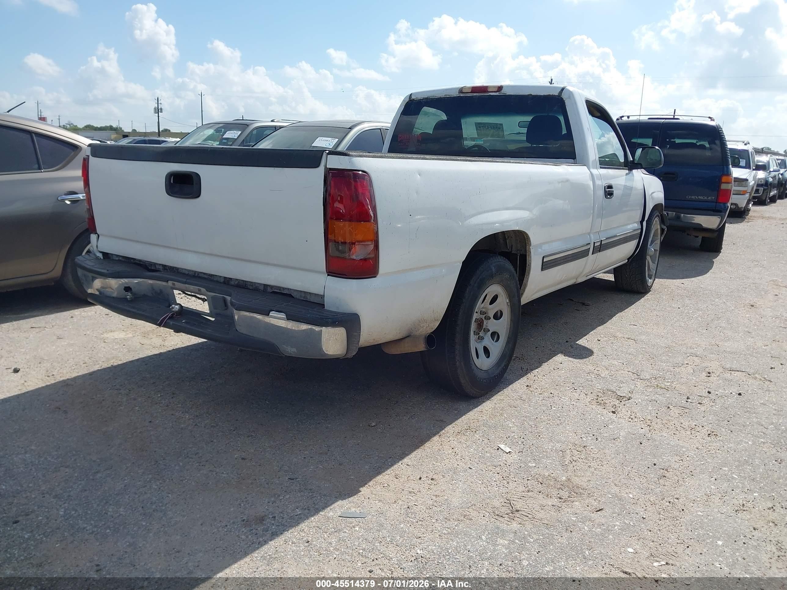 2000 Chevrolet Silverado 1500   White vin: 1GCEC14W9YE333426