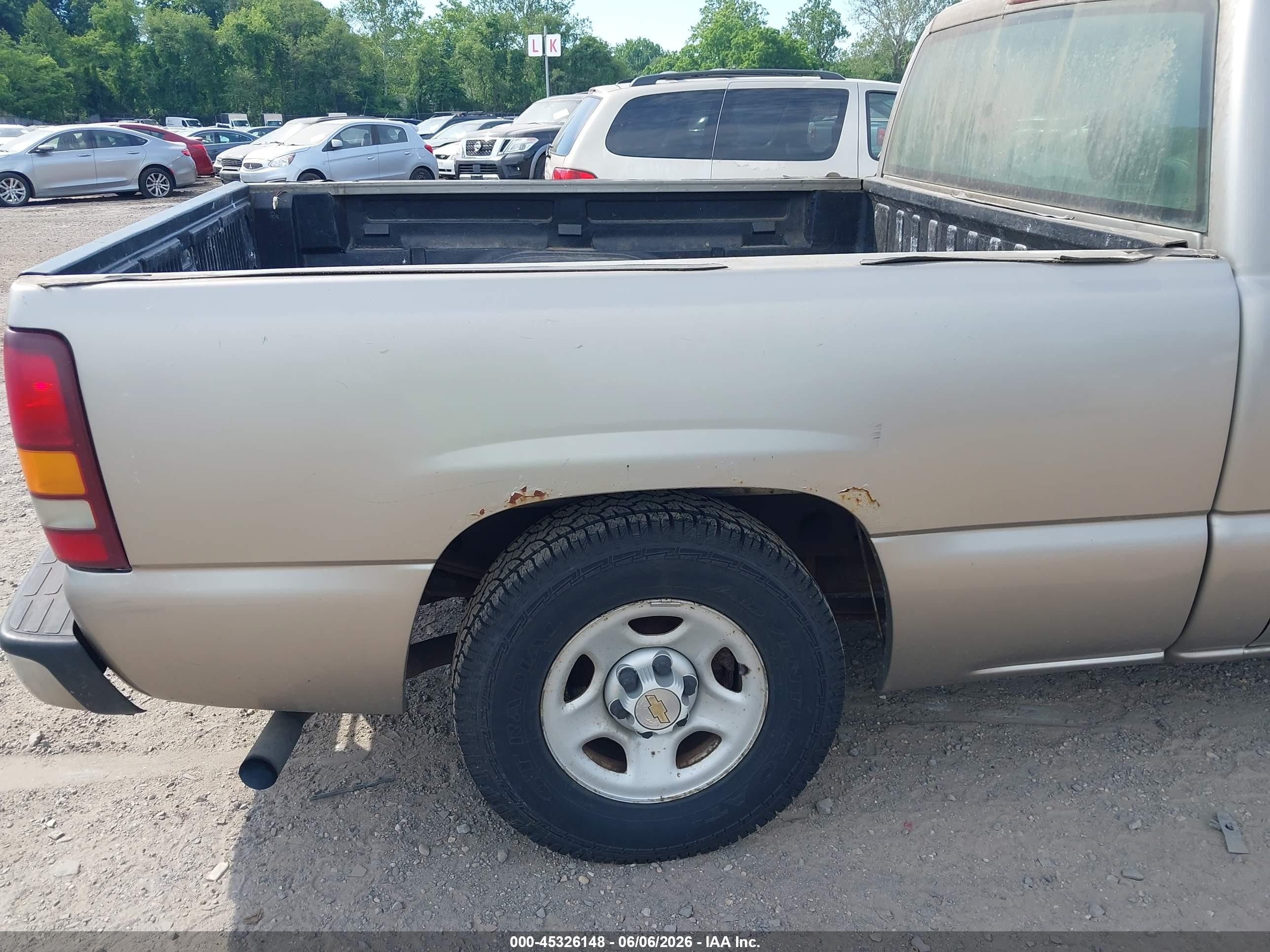 2002 Chevrolet Silverado 1500   Tan vin: 1GCEC14WX2Z105824