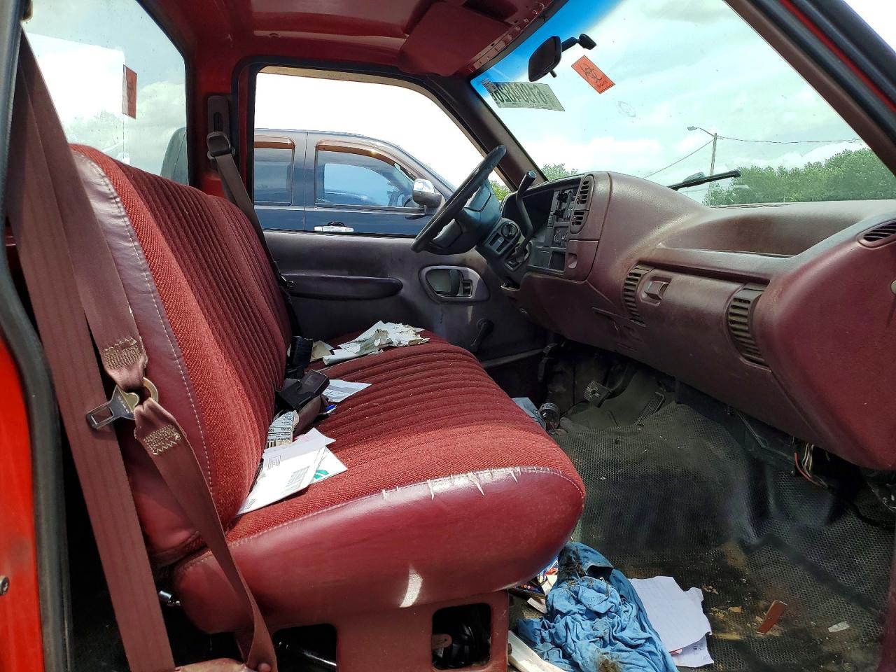 1996 Chevrolet Gmt-400 C1500 Red vin: 1GCEC14WXTZ137013