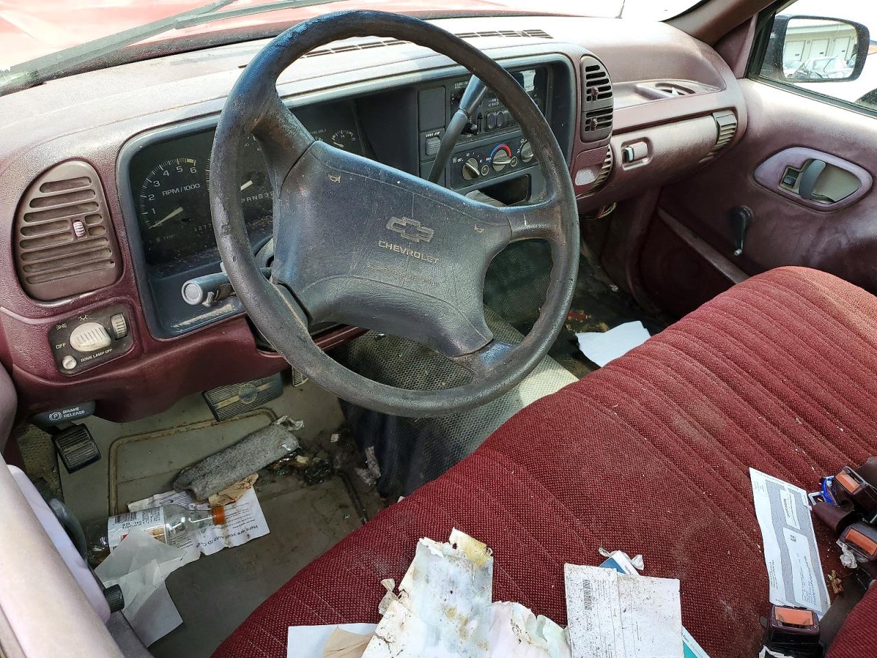 1996 Chevrolet Gmt-400 C1500 Red vin: 1GCEC14WXTZ137013