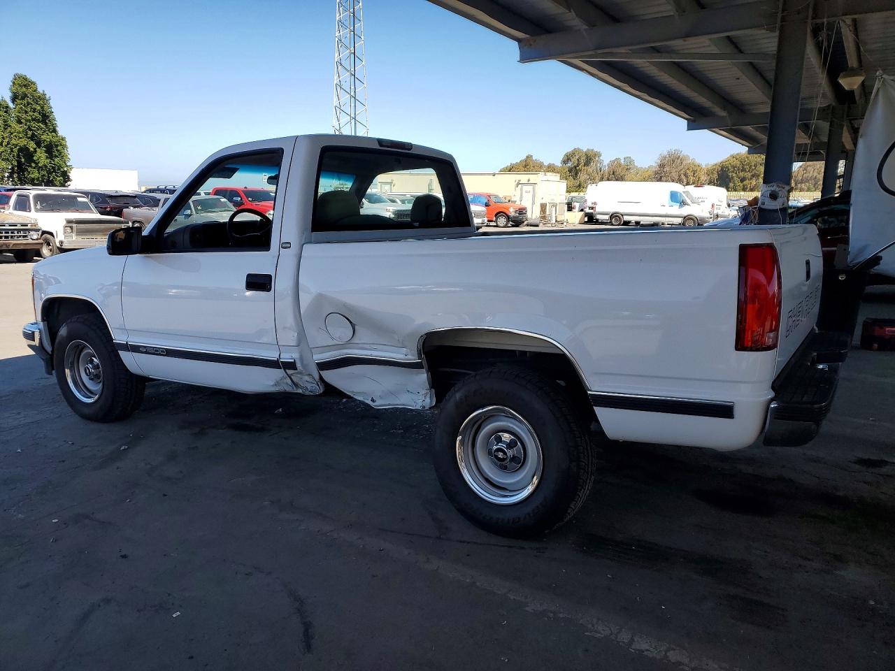1998 Chevrolet Gmt-400 C1500 White vin: 1GCEC14WXWZ274604