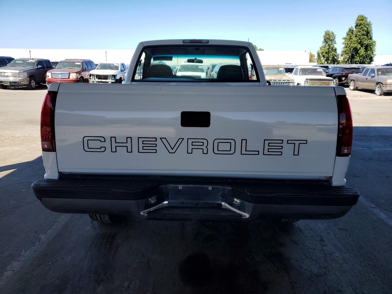 1998 Chevrolet Gmt-400 C1500 White vin: 1GCEC14WXWZ274604