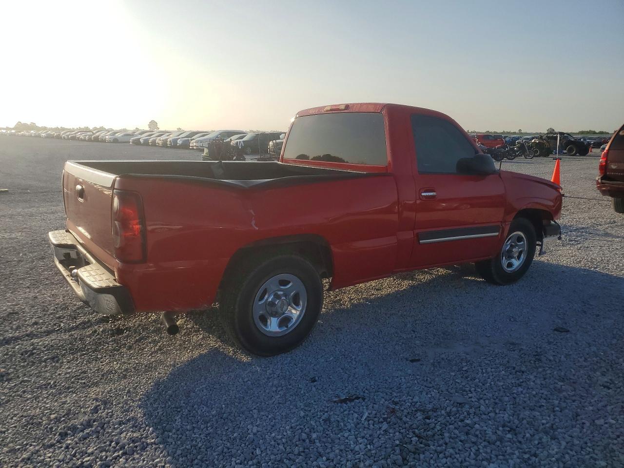 2004 Chevrolet Silverado C1500 Red vin: 1GCEC14X04Z111093