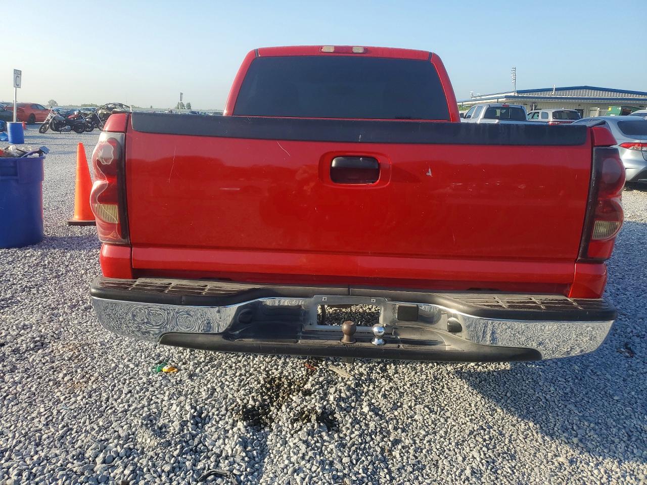 2004 Chevrolet Silverado C1500 Red vin: 1GCEC14X04Z111093