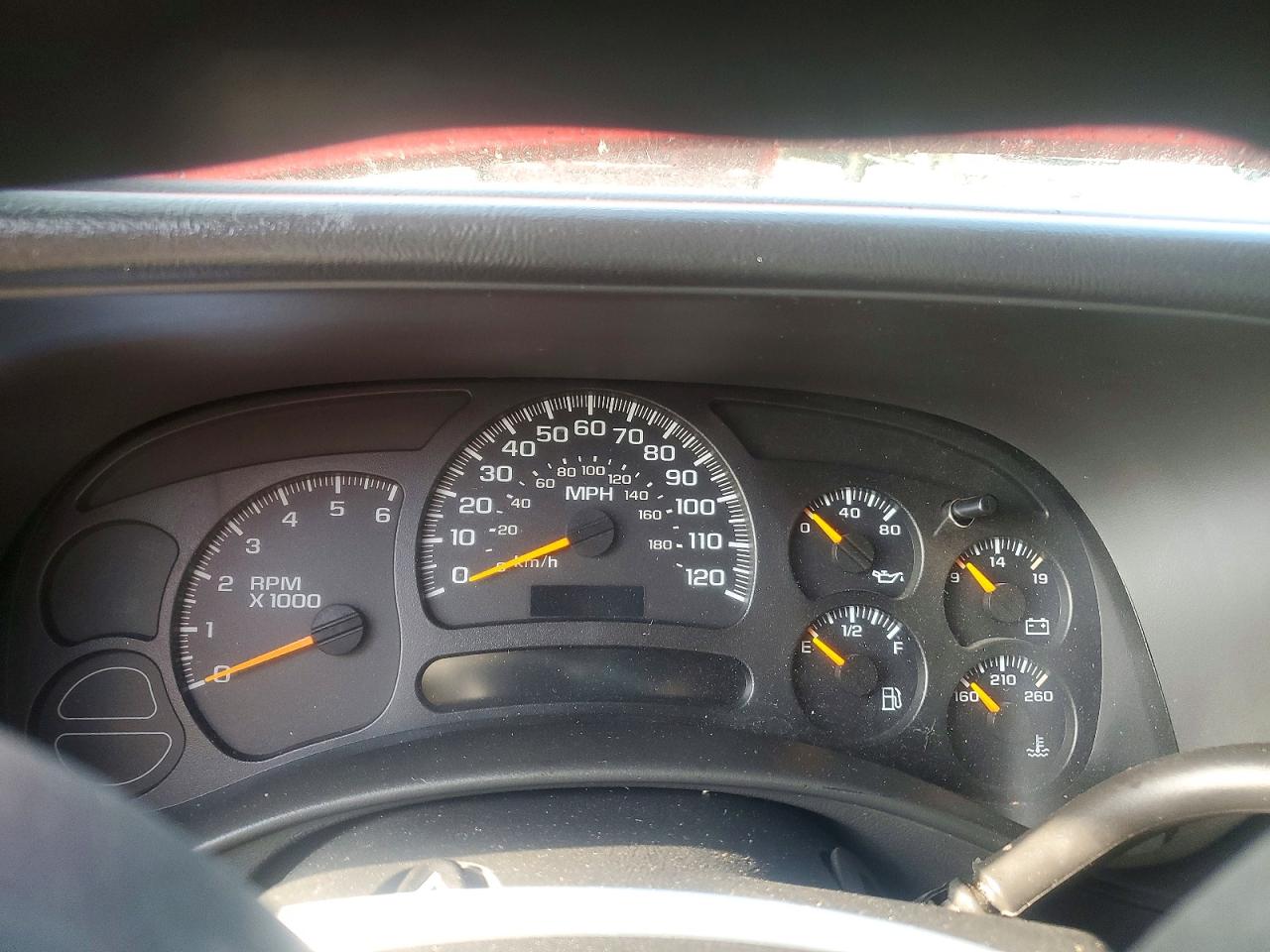 2004 Chevrolet Silverado C1500 Red vin: 1GCEC14X04Z111093