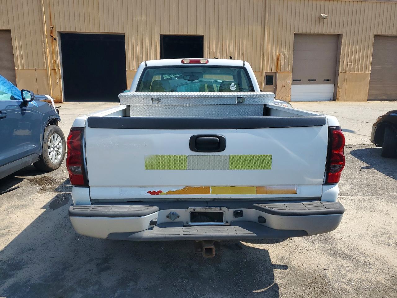 2004 Chevrolet Silverado C1500 White vin: 1GCEC14X04Z187512