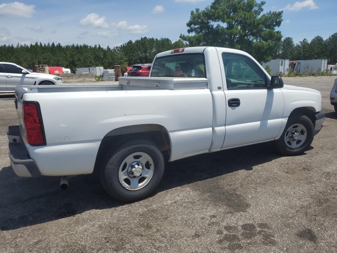 2004 Chevrolet Silverado C1500 White vin: 1GCEC14X04Z187512 Damage: Right Qtr Panel, Multiple Scratches Heavy, 2