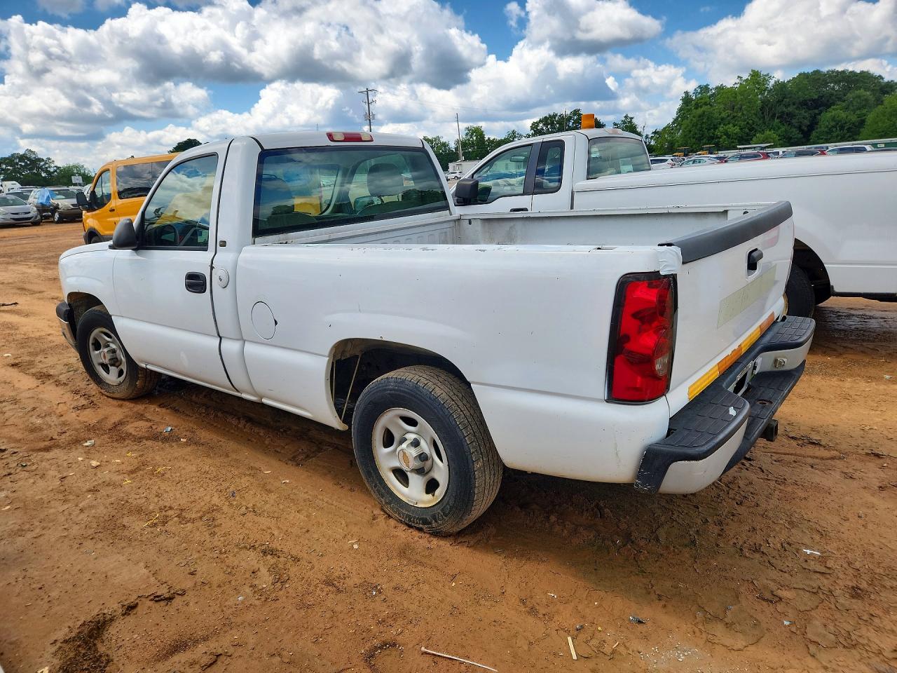 2004 Chevrolet Silverado C1500 White vin: 1GCEC14X04Z187851