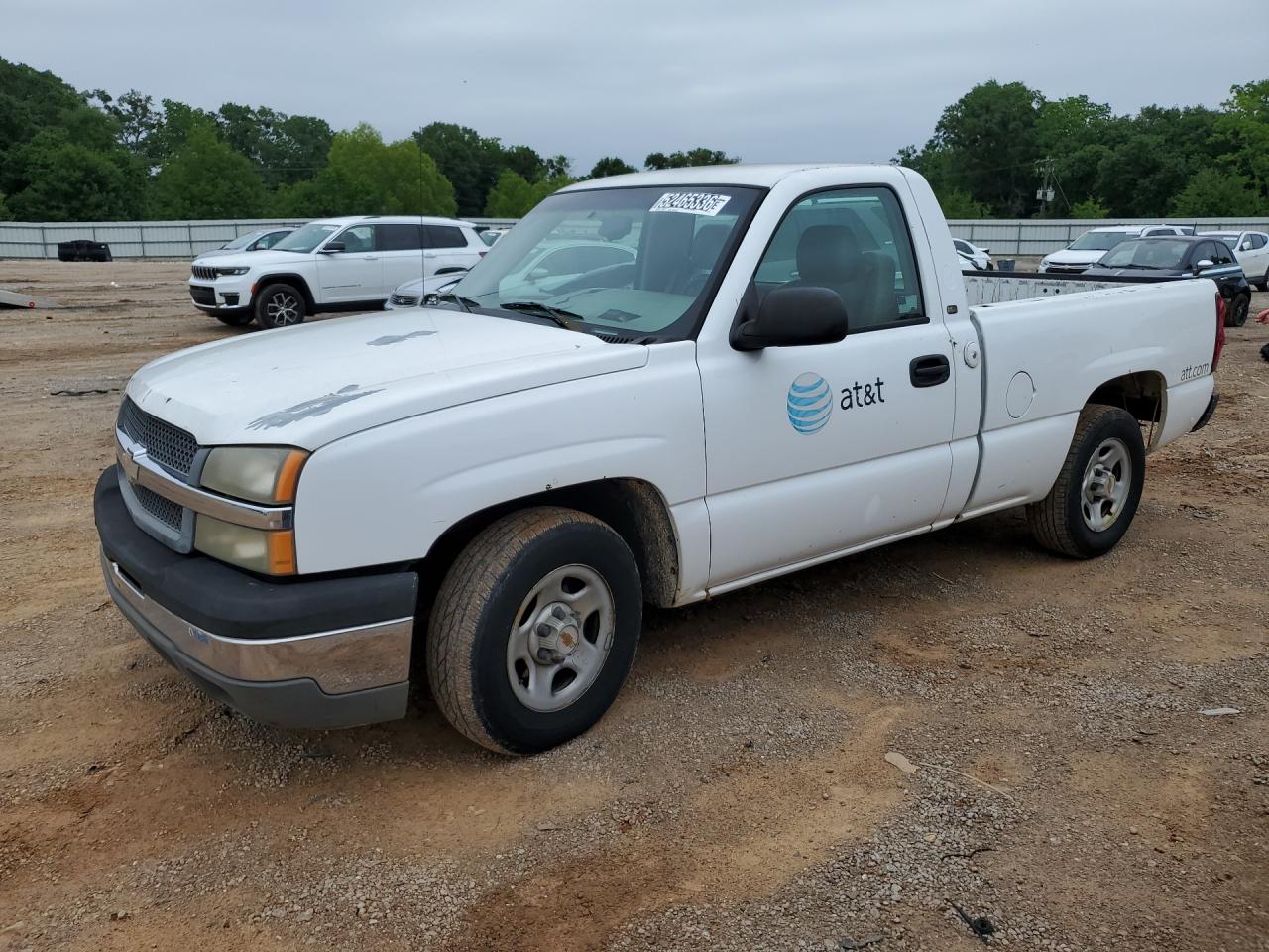 2004 Chevrolet Silverado C1500 White vin: 1GCEC14X04Z187851 Damage: Left Front Fender, Chipped, 2