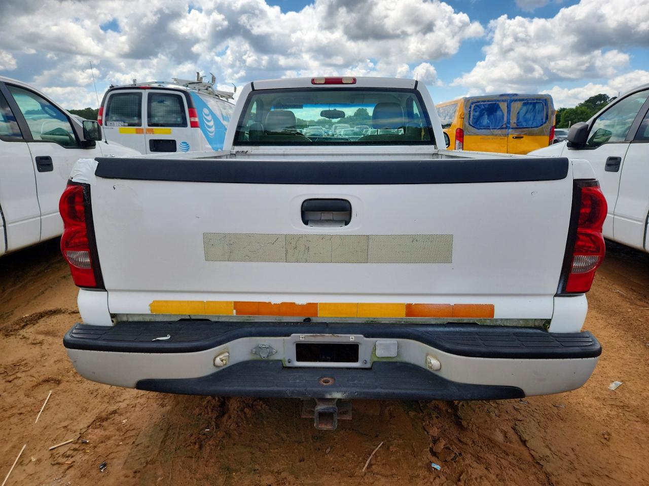 2004 Chevrolet Silverado C1500 White vin: 1GCEC14X04Z187851