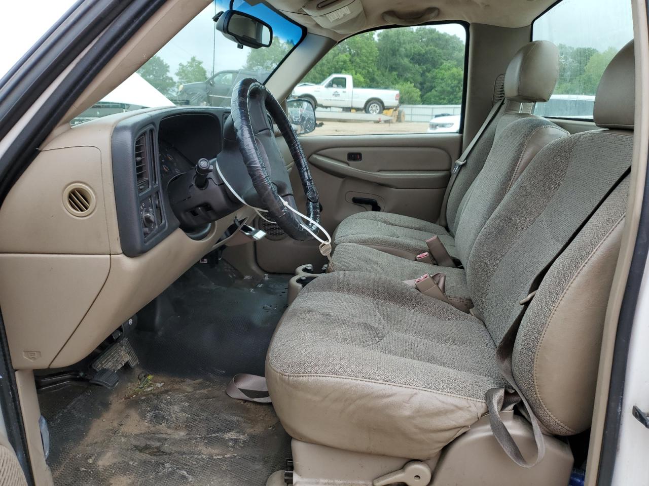 2004 Chevrolet Silverado C1500 White vin: 1GCEC14X04Z187851 Damage: Steering Wheel, Worn, Replacement Required