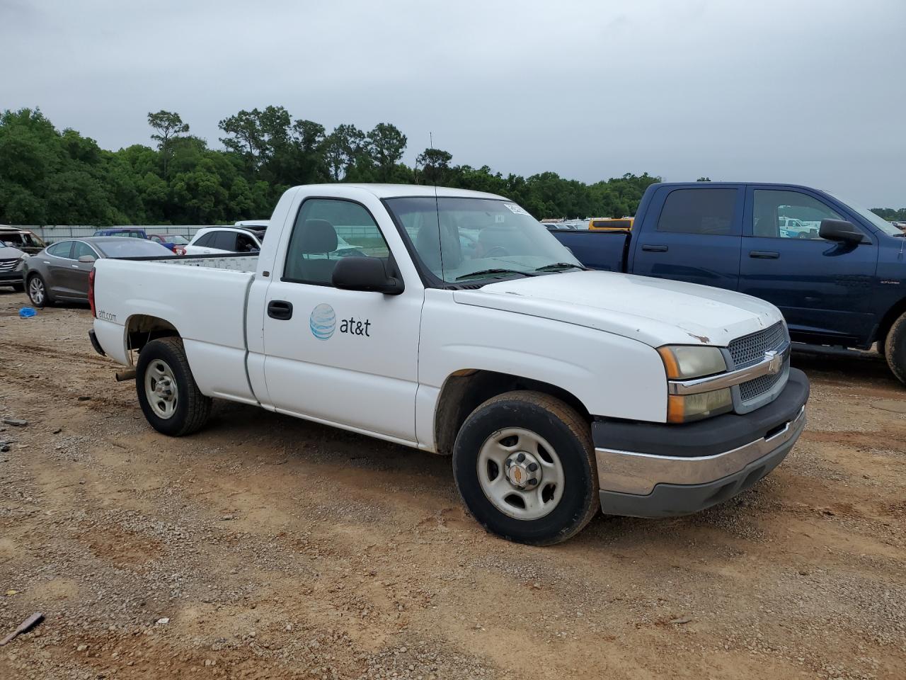 2004 Chevrolet Silverado C1500 White vin: 1GCEC14X04Z187851 Damage: Right Cab Side, Chipped, 2