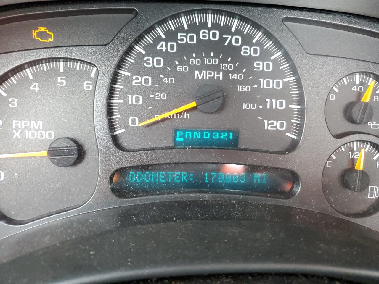 2004 Chevrolet Silverado C1500 White vin: 1GCEC14X04Z187851 Damage: Warning Light - Engine, On, Unacceptable