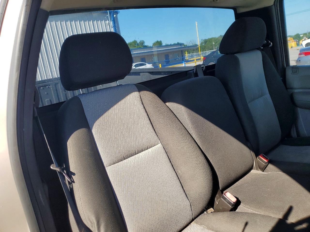 2008 Chevrolet Silverado C1500 Серебряный vin: 1GCEC14X08Z180128