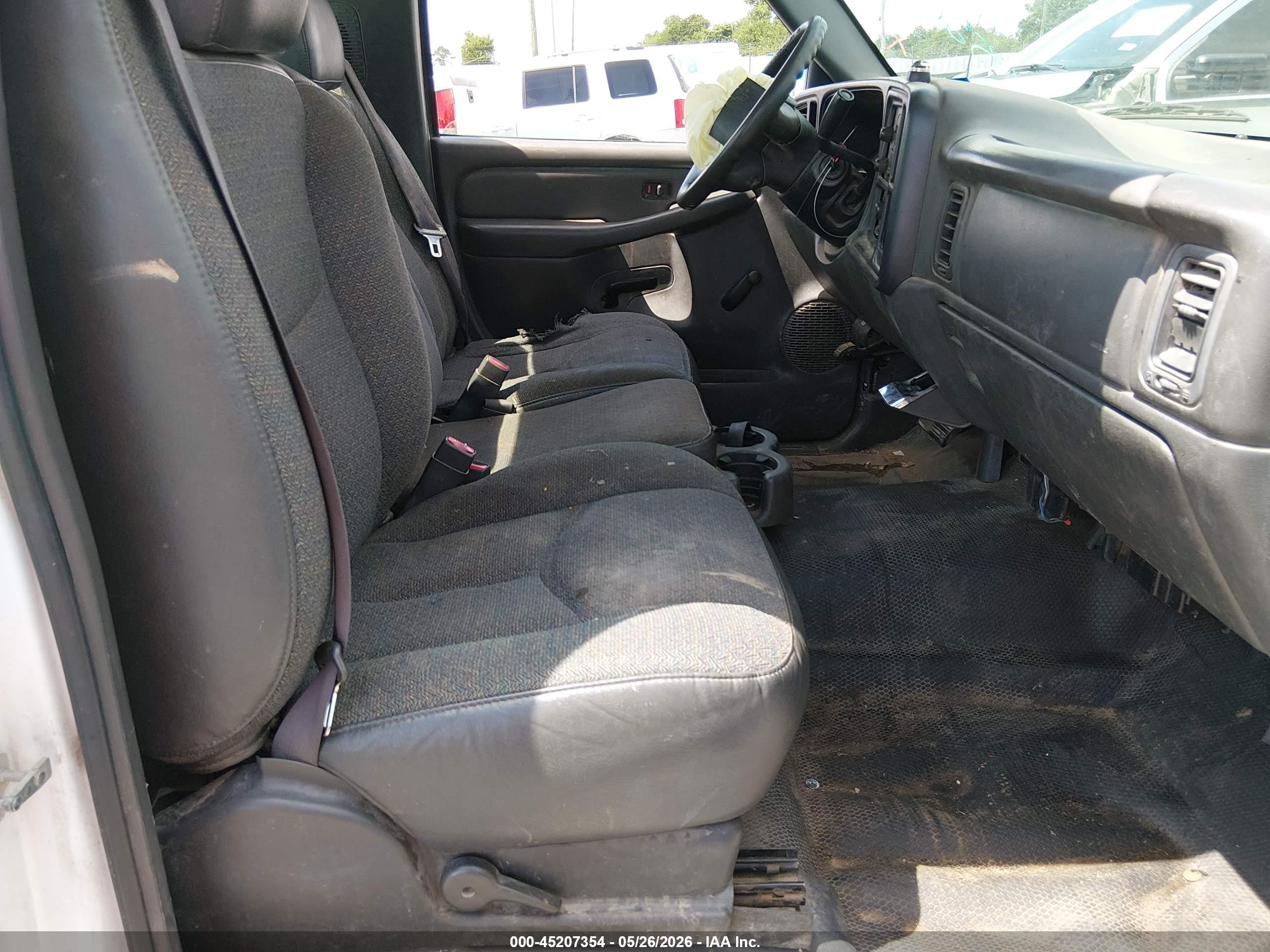 2005 Chevrolet Silverado 1500 Work Truck White vin: 1GCEC14X15Z113050