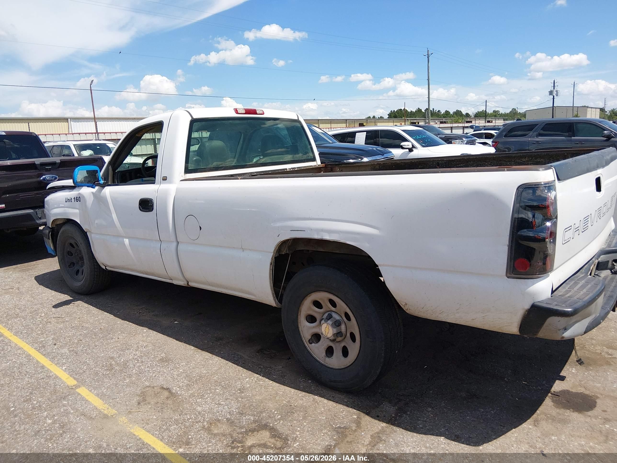 2005 Chevrolet Silverado 1500 Work Truck White vin: 1GCEC14X15Z113050