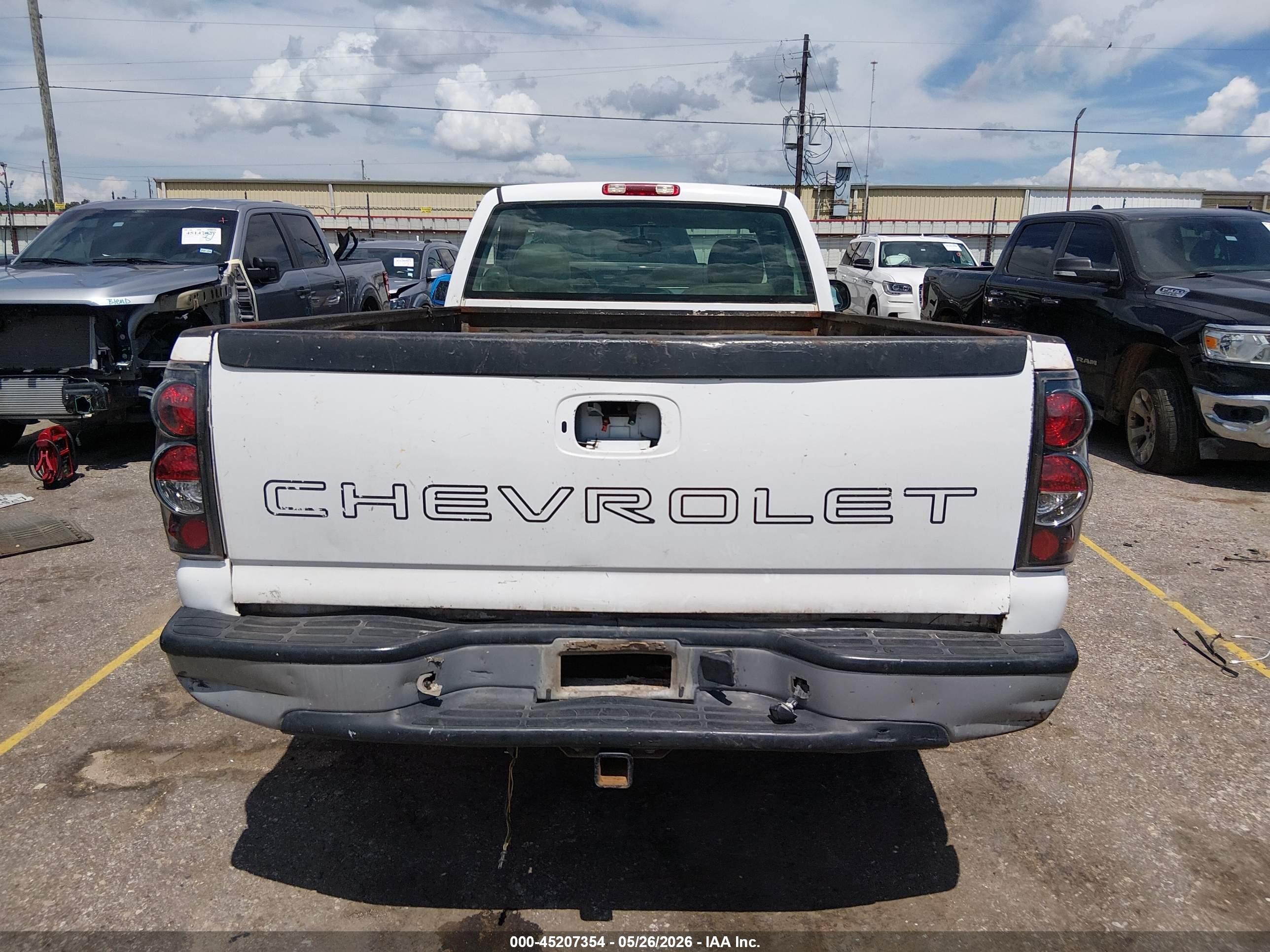2005 Chevrolet Silverado 1500 Work Truck White vin: 1GCEC14X15Z113050
