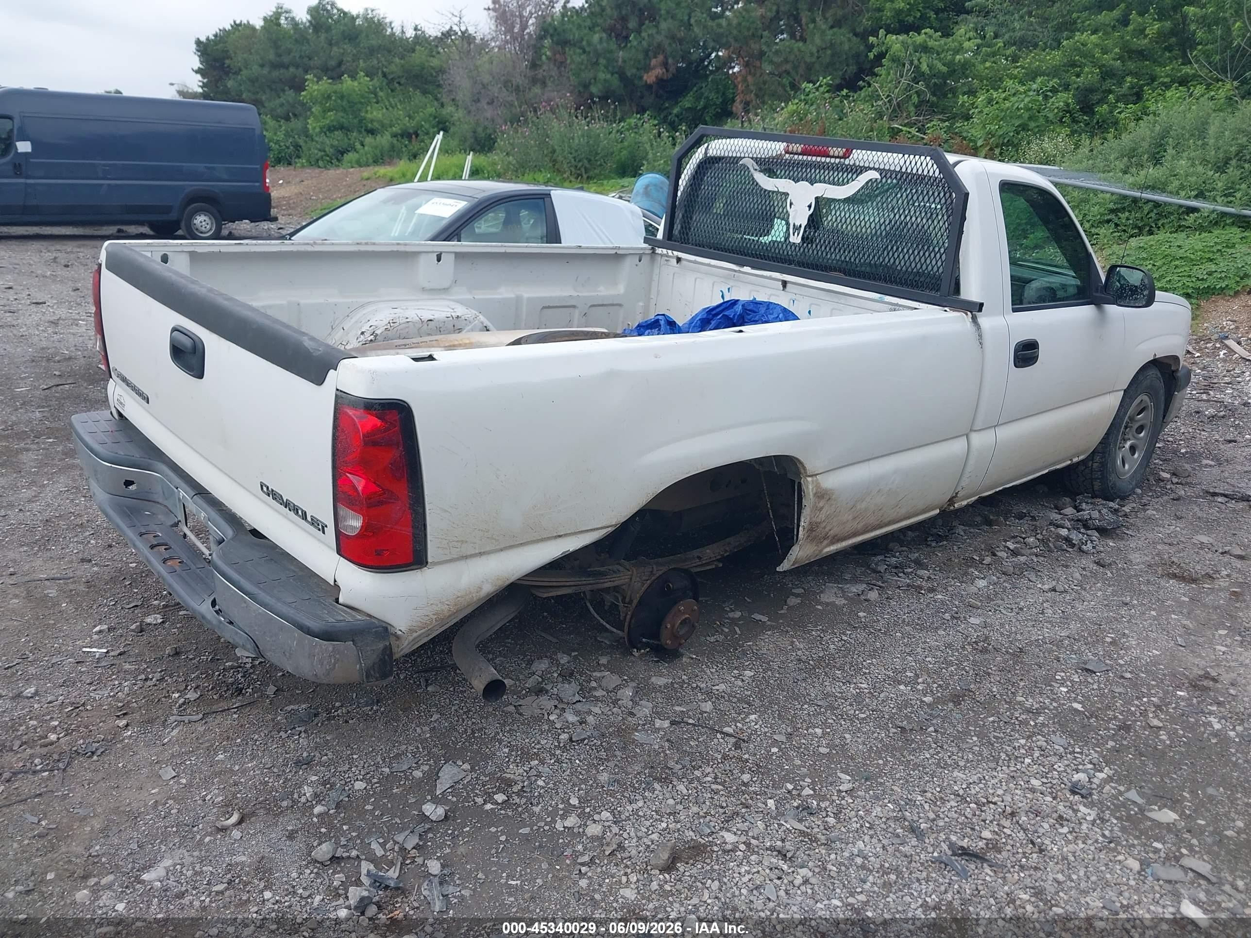2005 Chevrolet Silverado 1500 Work Truck White vin: 1GCEC14X15Z181316