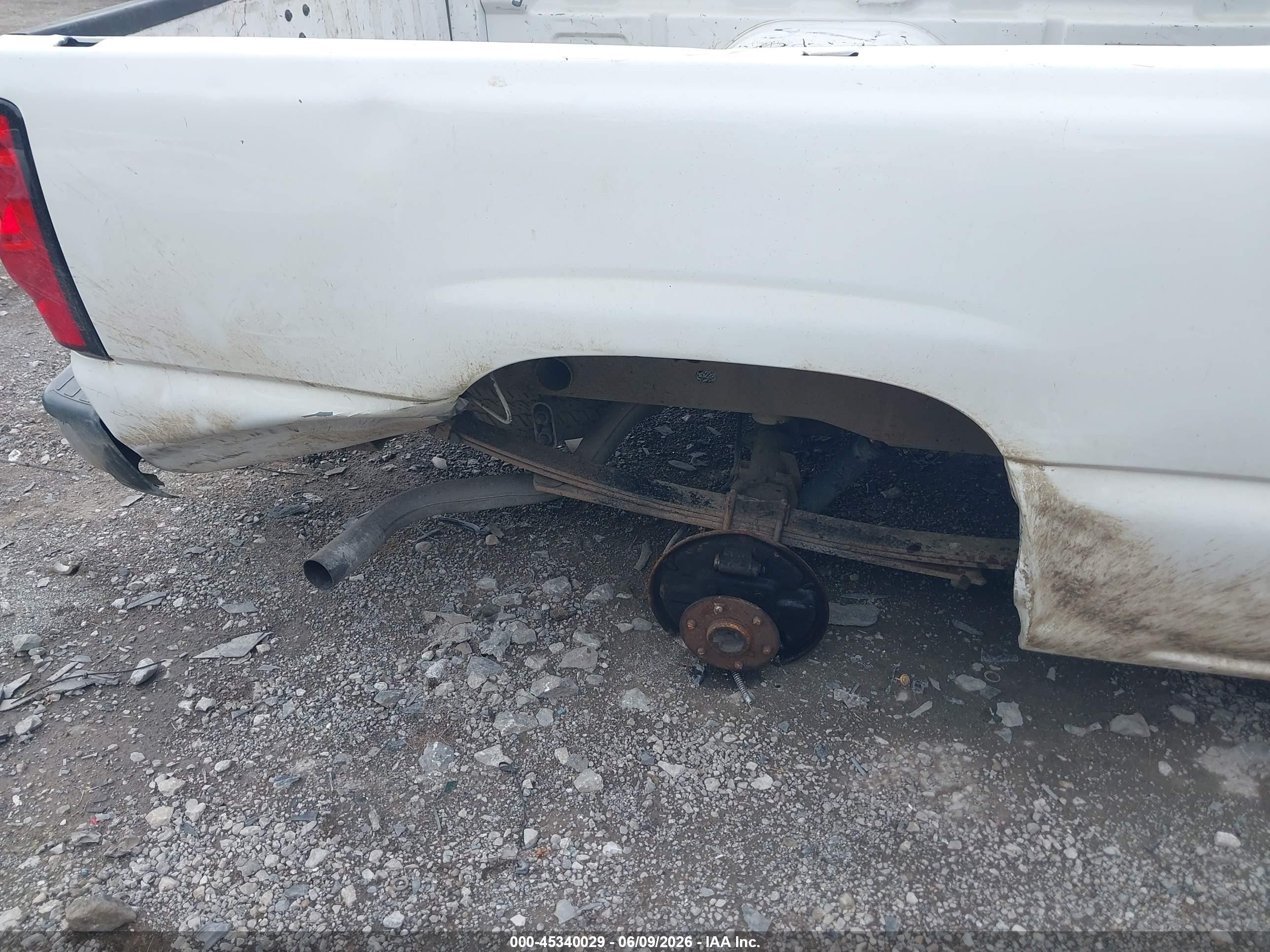 2005 Chevrolet Silverado 1500 Work Truck White vin: 1GCEC14X15Z181316