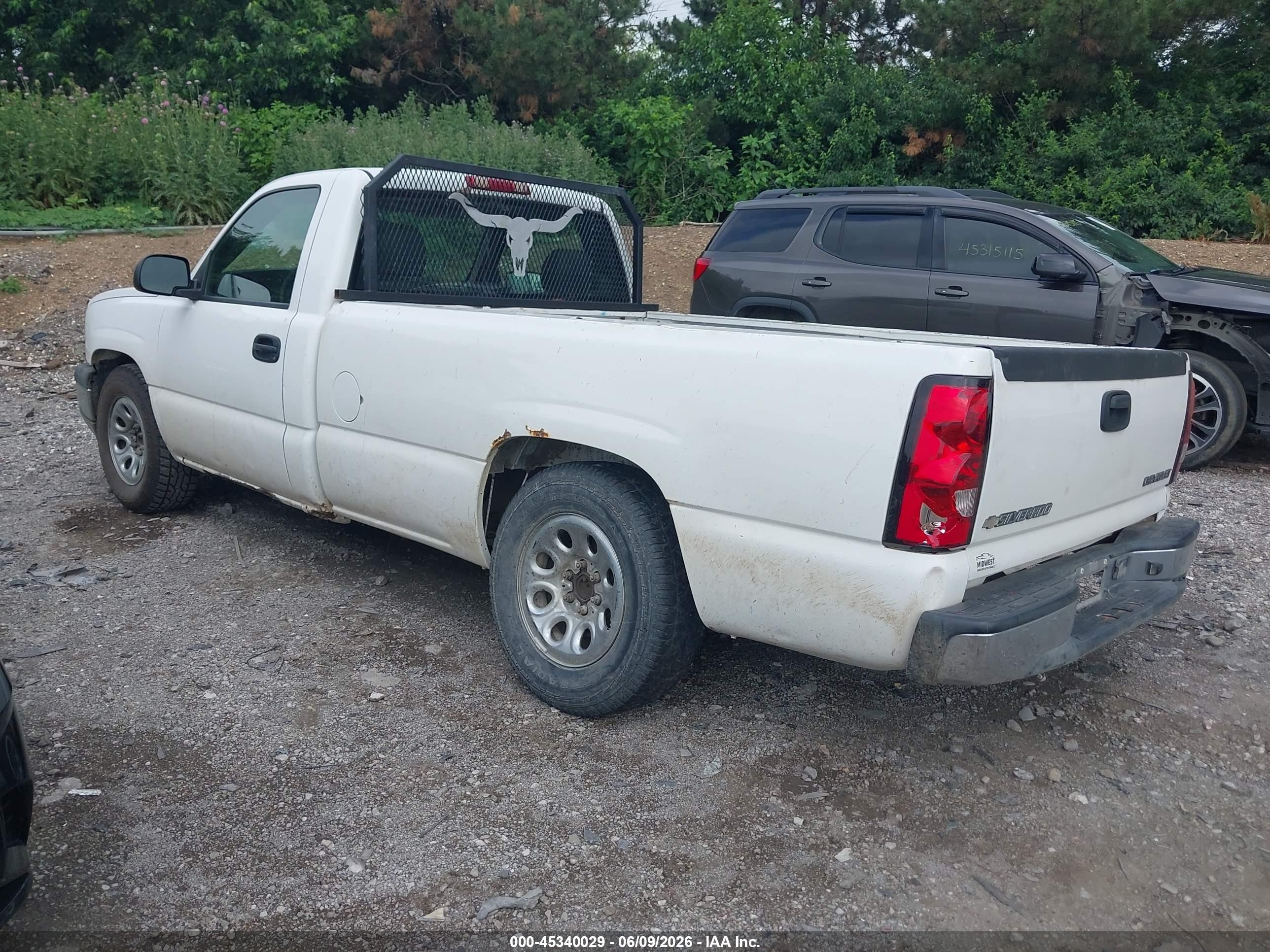 2005 Chevrolet Silverado 1500 Work Truck White vin: 1GCEC14X15Z181316