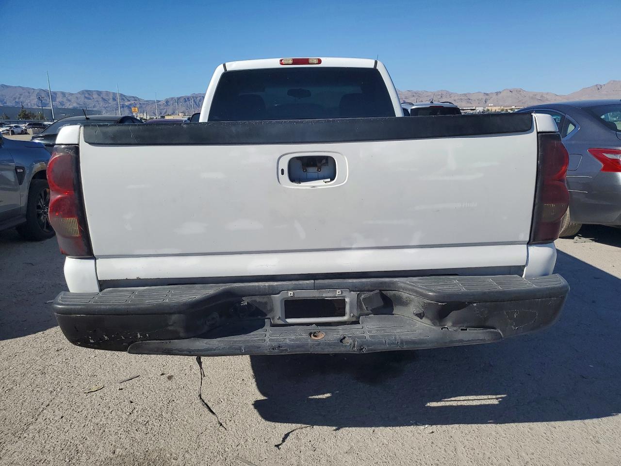 2006 Chevrolet Silverado C1500 White vin: 1GCEC14X16Z238146