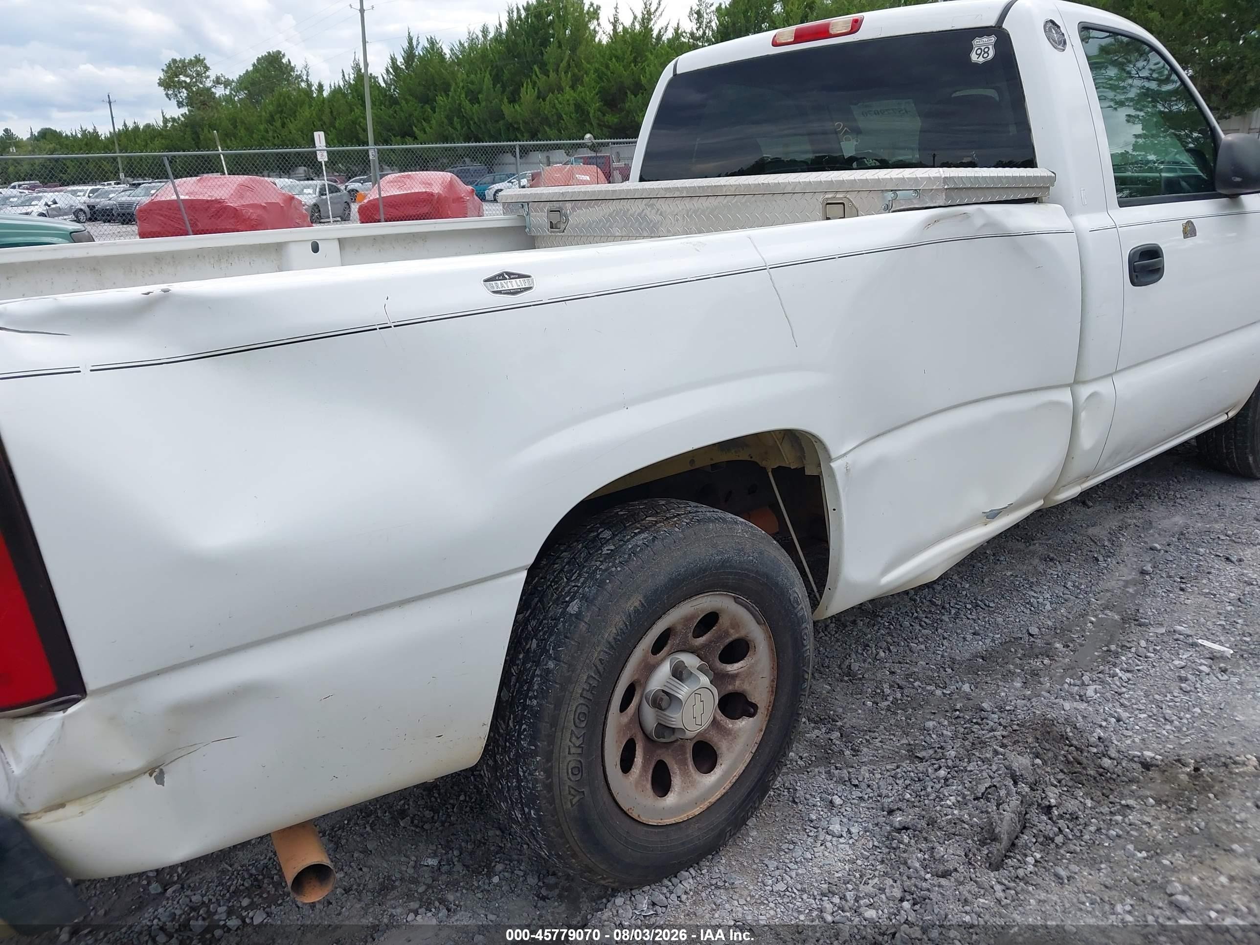 2007 Chevrolet Silverado 1500 Classic Work Truck White vin: 1GCEC14X17Z186700