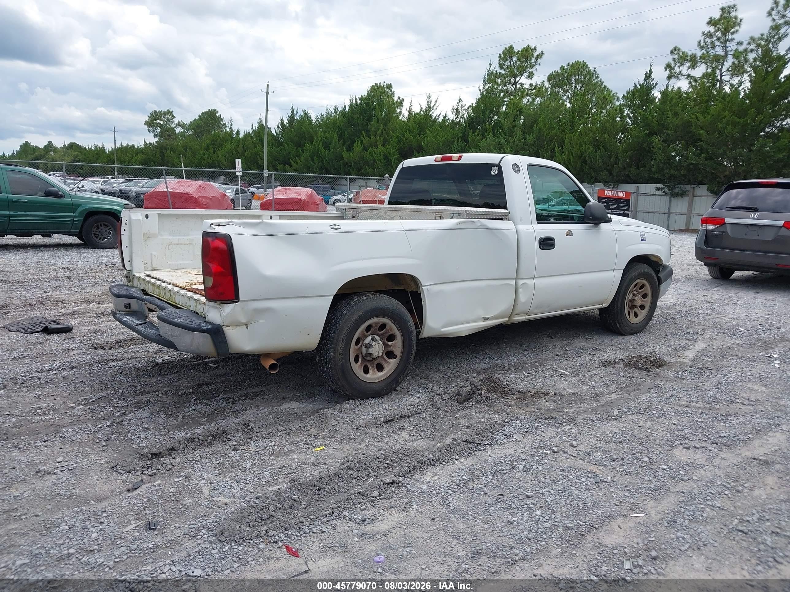 2007 Chevrolet Silverado 1500 Classic Work Truck White vin: 1GCEC14X17Z186700
