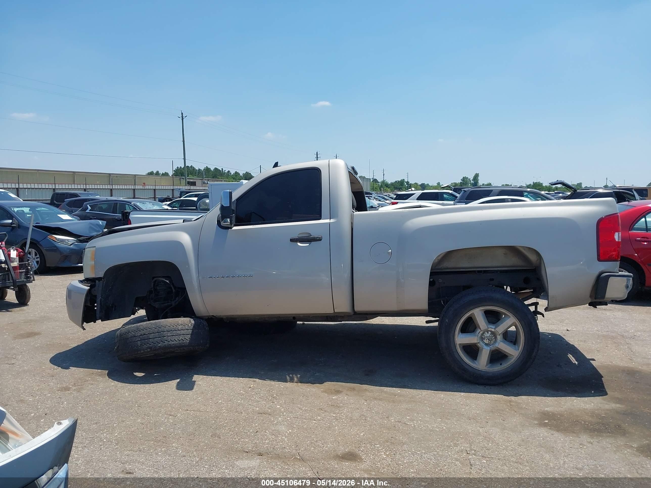2008 Chevrolet Silverado 1500 Work Truck Silver vin: 1GCEC14X18Z264927