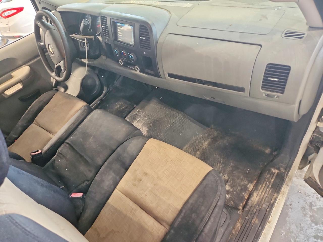 2008 Chevrolet Silverado C1500 White vin: 1GCEC14X18Z302754