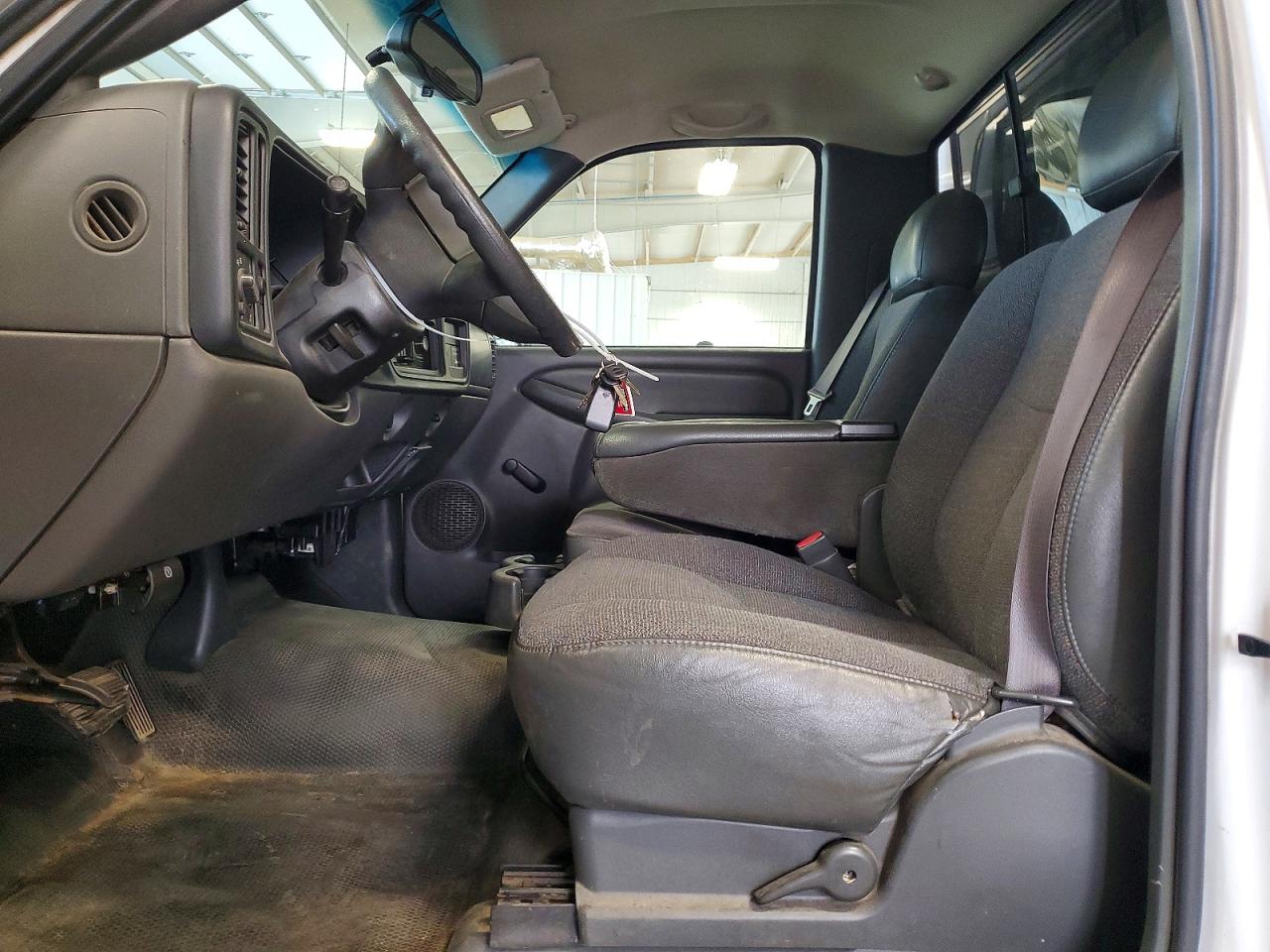 2003 Chevrolet Silverado C1500 White vin: 1GCEC14X23Z214319