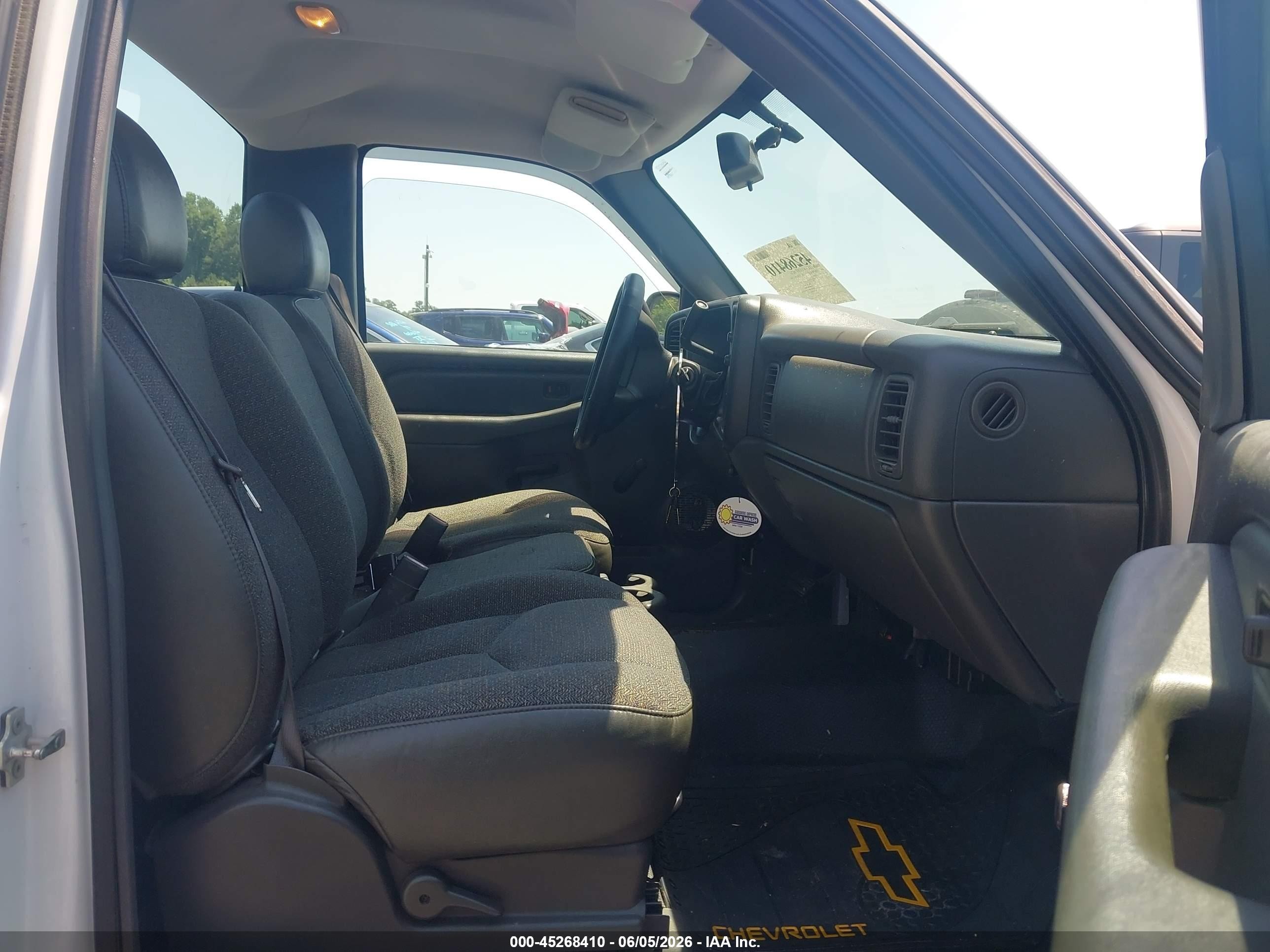 2004 Chevrolet Silverado 1500 Work Truck Белый vin: 1GCEC14X24Z347843