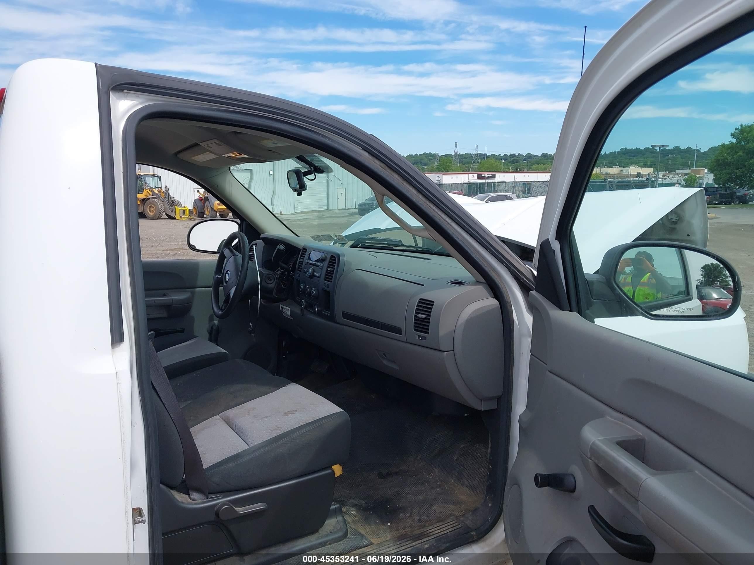 2008 Chevrolet Silverado 1500 Work Truck White vin: 1GCEC14X28Z321524