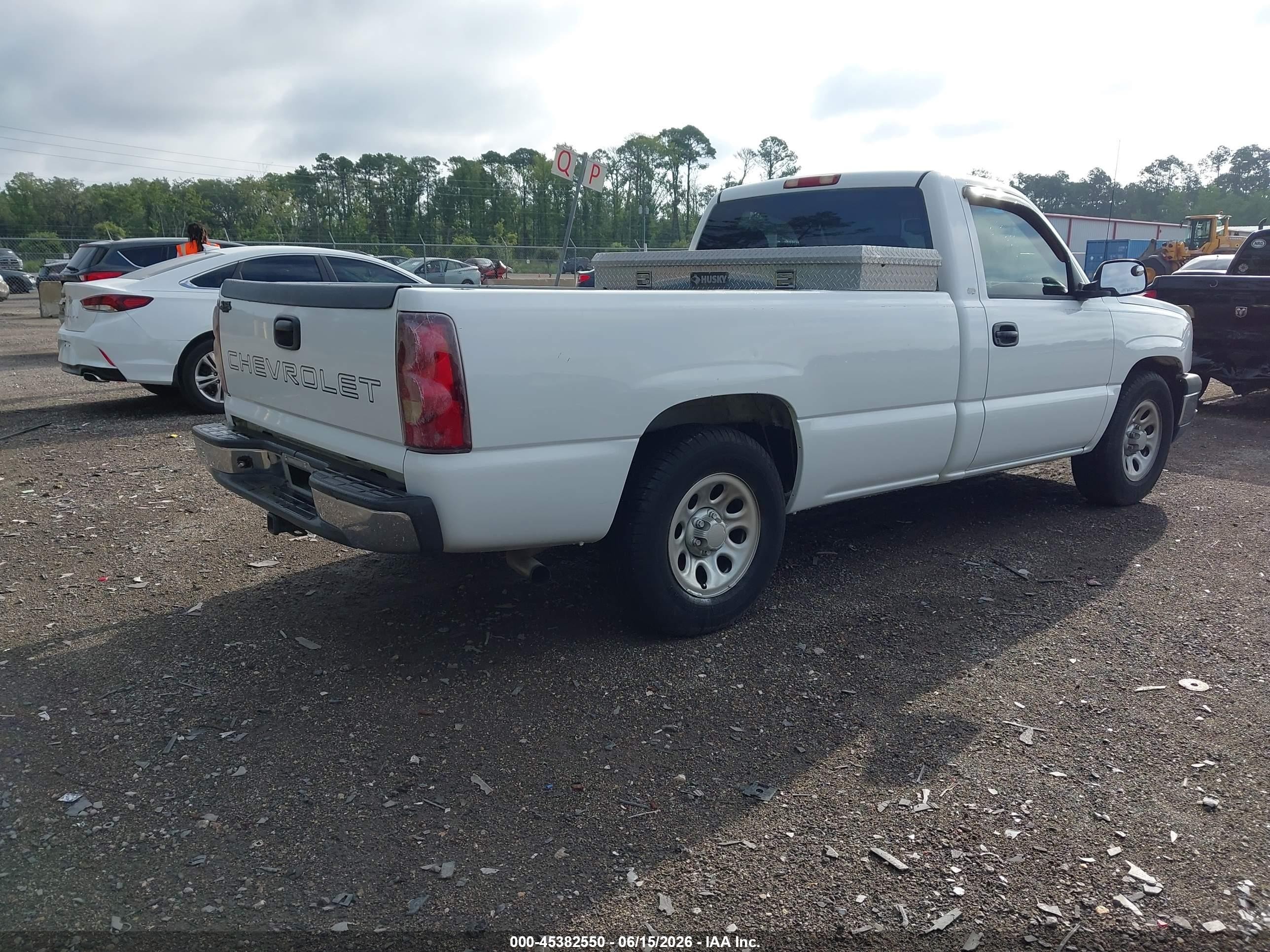 2003 Chevrolet Silverado 1500 Work Truck White vin: 1GCEC14X33Z297095