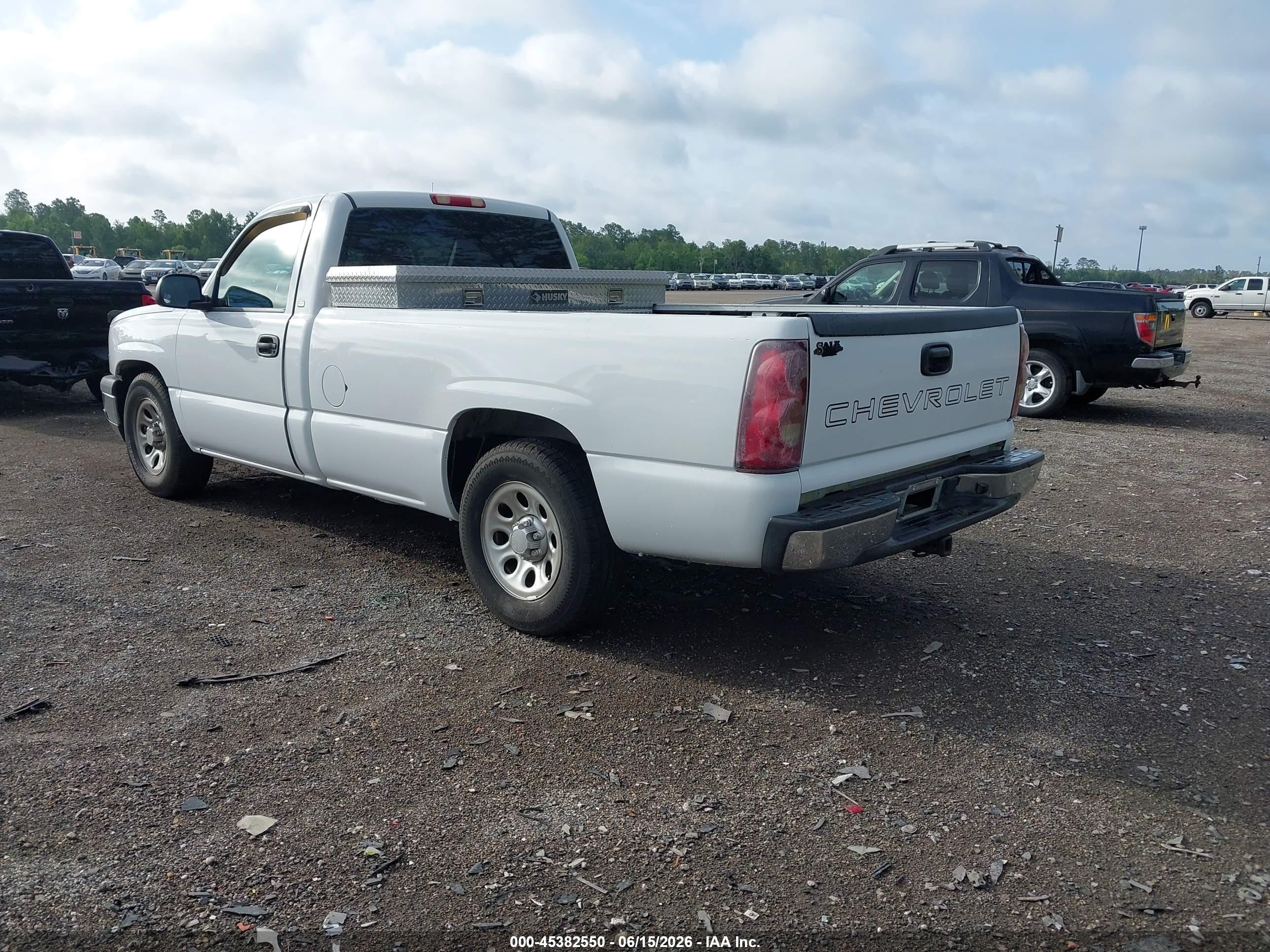2003 Chevrolet Silverado 1500 Work Truck White vin: 1GCEC14X33Z297095