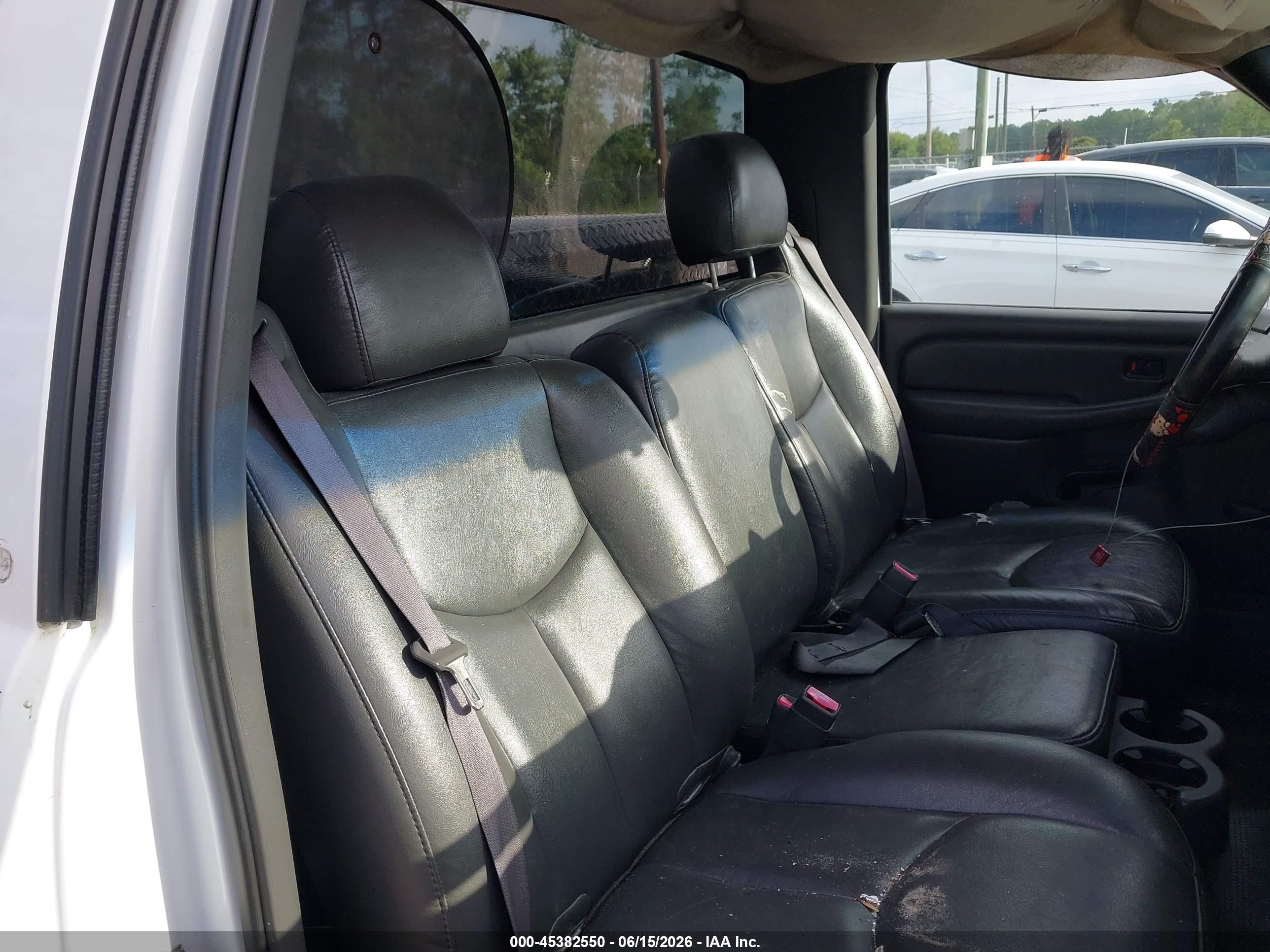 2003 Chevrolet Silverado 1500 Work Truck White vin: 1GCEC14X33Z297095