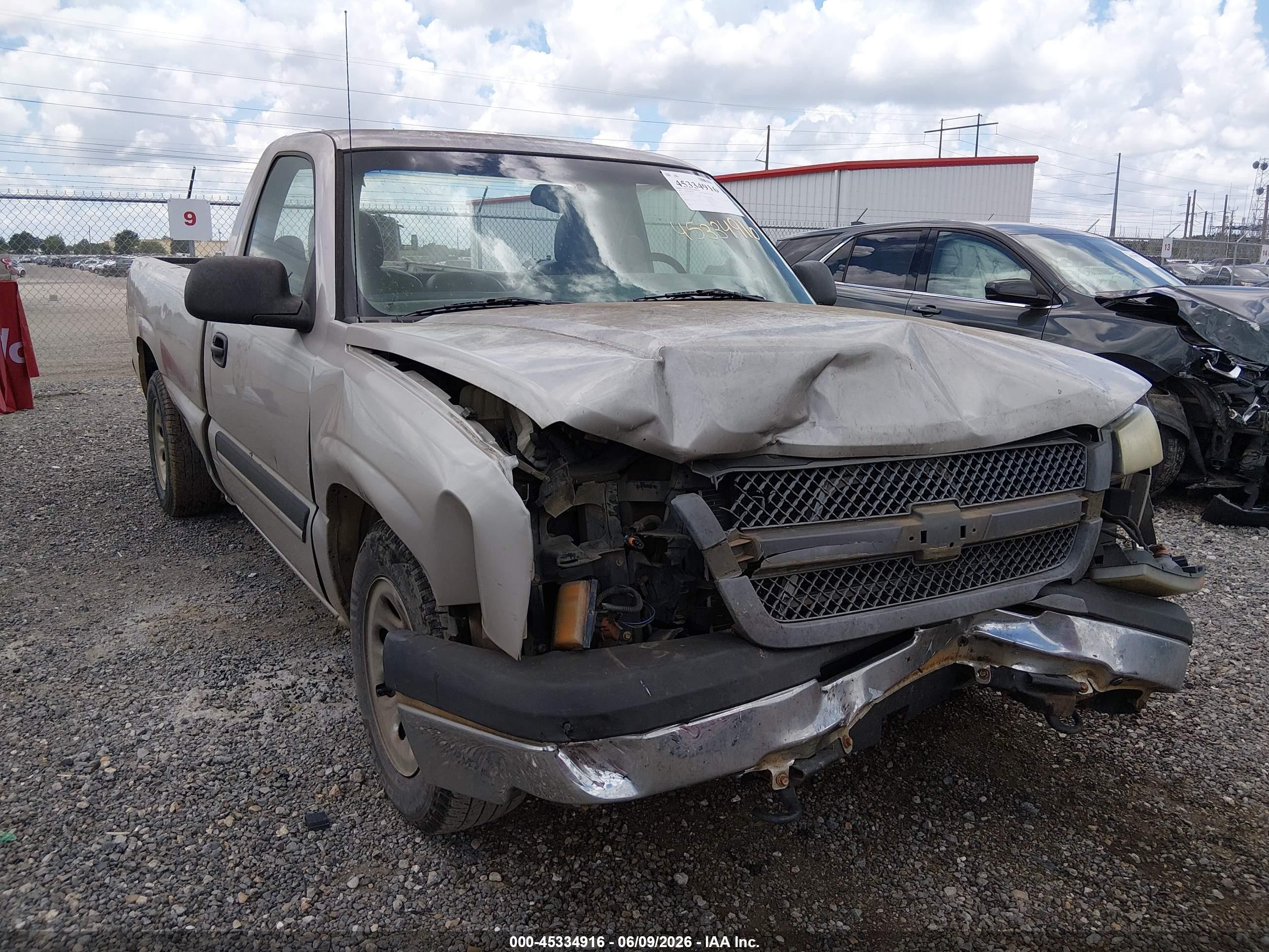 2005 Chevrolet Silverado 1500   Silver vin: 1GCEC14X35Z172472