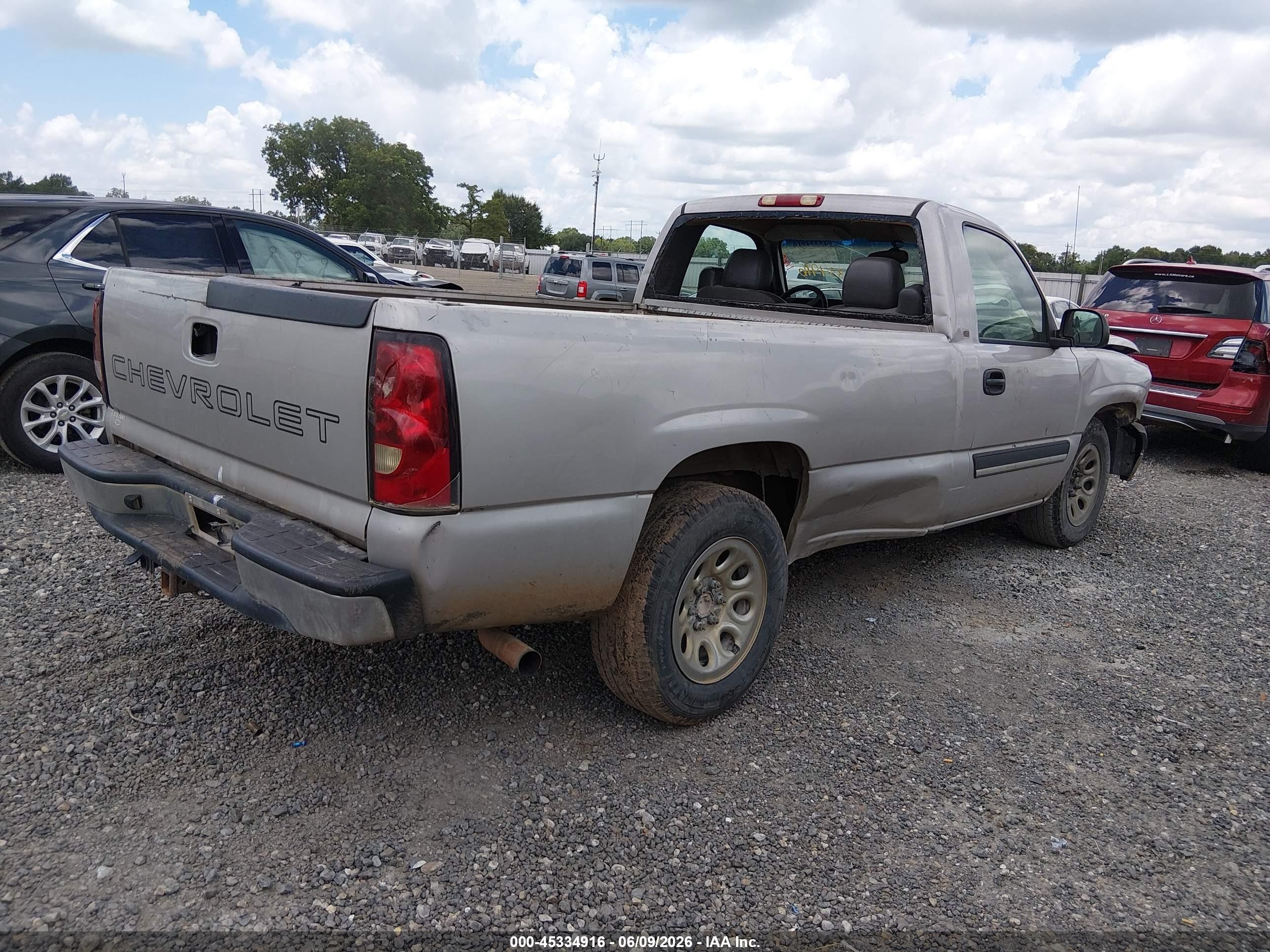 2005 Chevrolet Silverado 1500   Silver vin: 1GCEC14X35Z172472