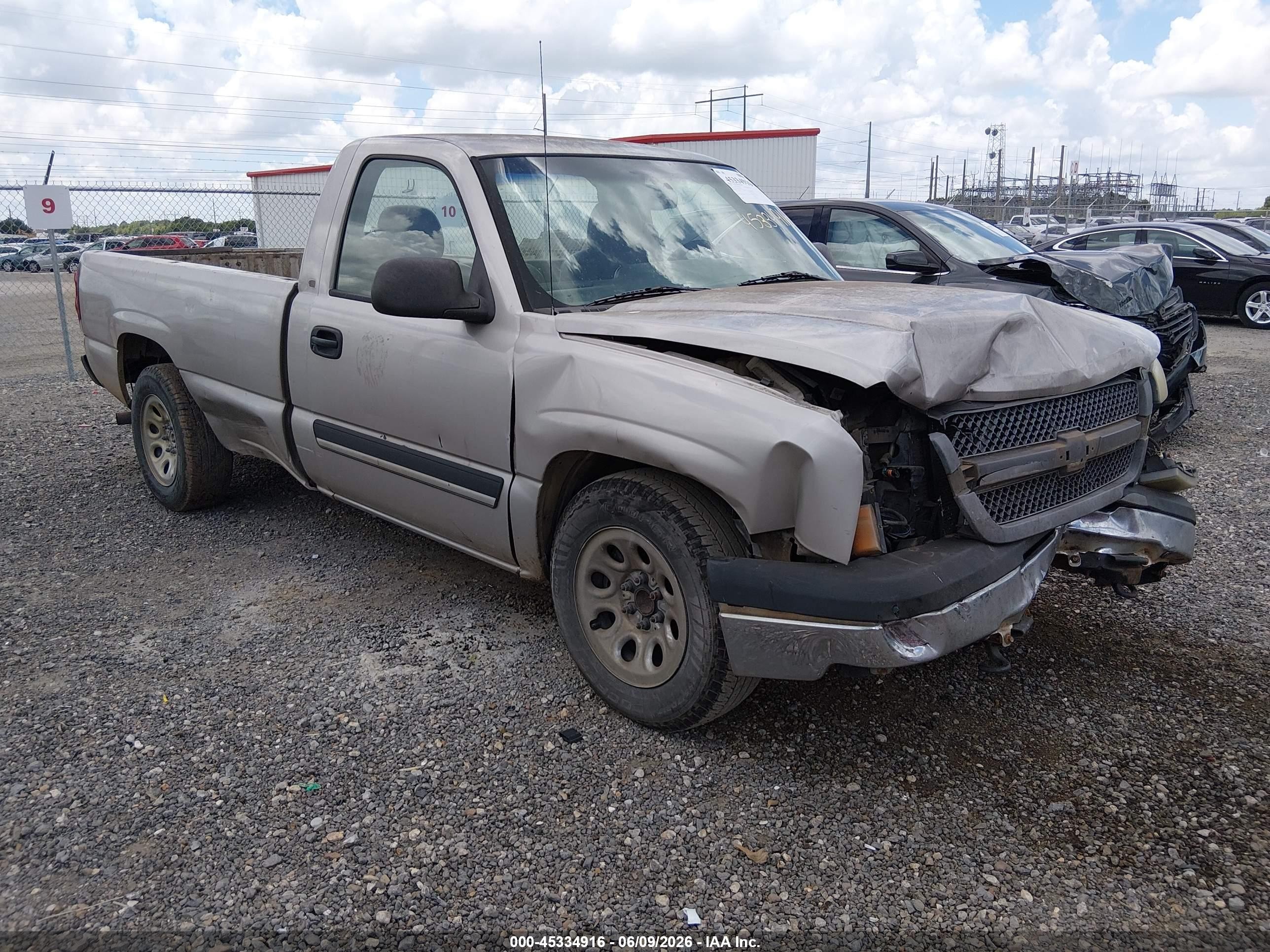 2005 Chevrolet Silverado 1500   Silver vin: 1GCEC14X35Z172472