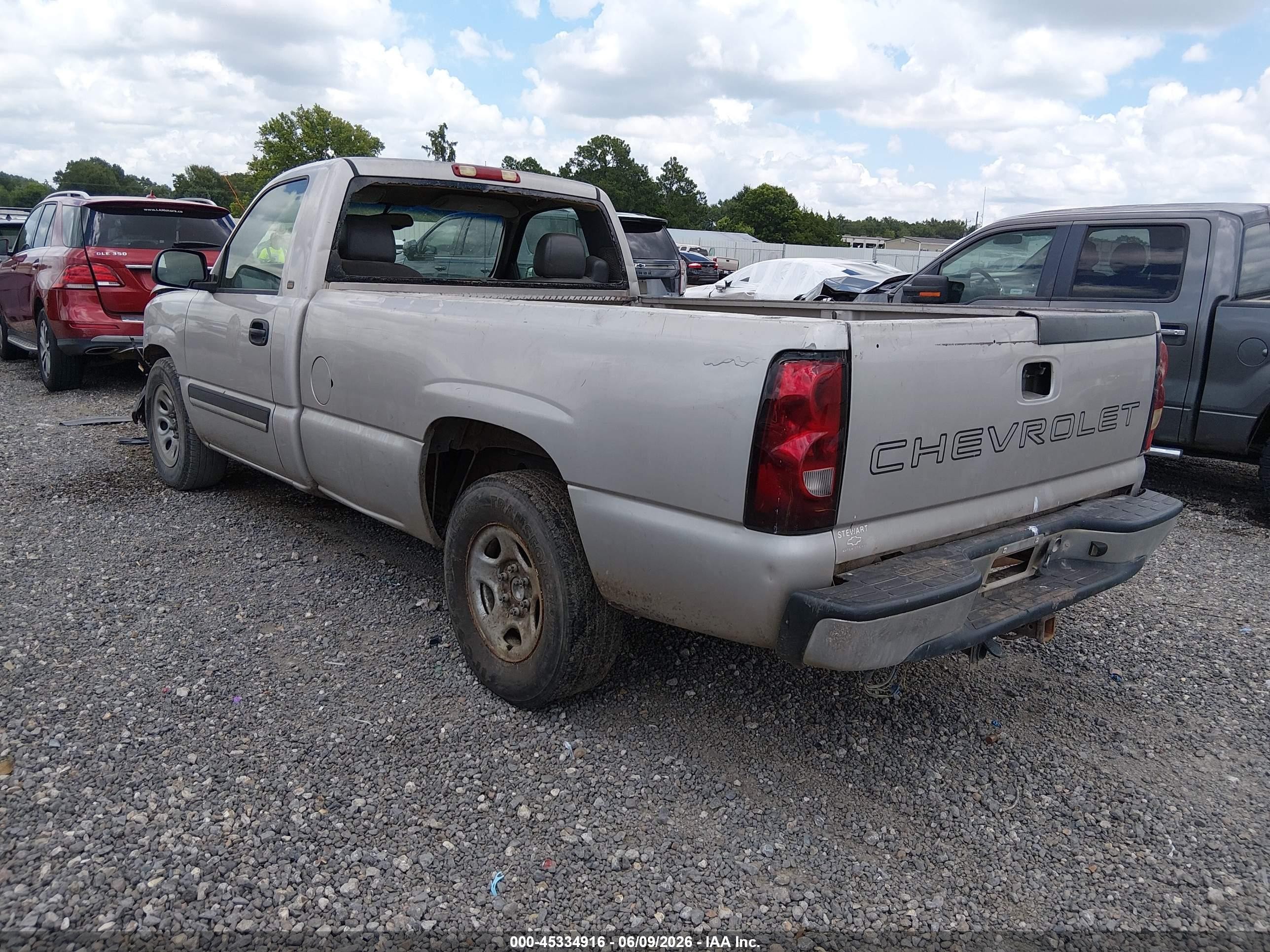 2005 Chevrolet Silverado 1500   Silver vin: 1GCEC14X35Z172472