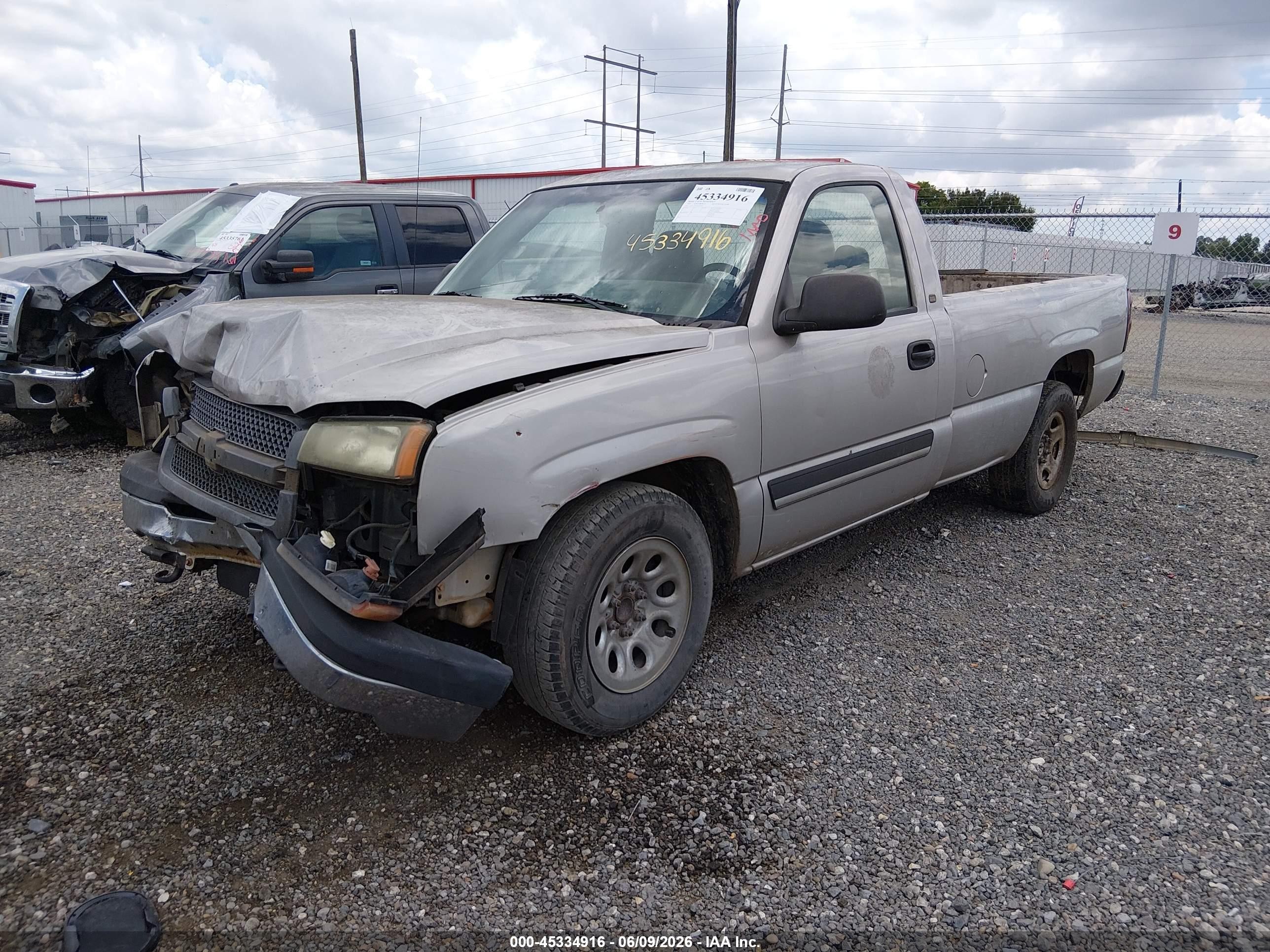 2005 Chevrolet Silverado 1500   Silver vin: 1GCEC14X35Z172472