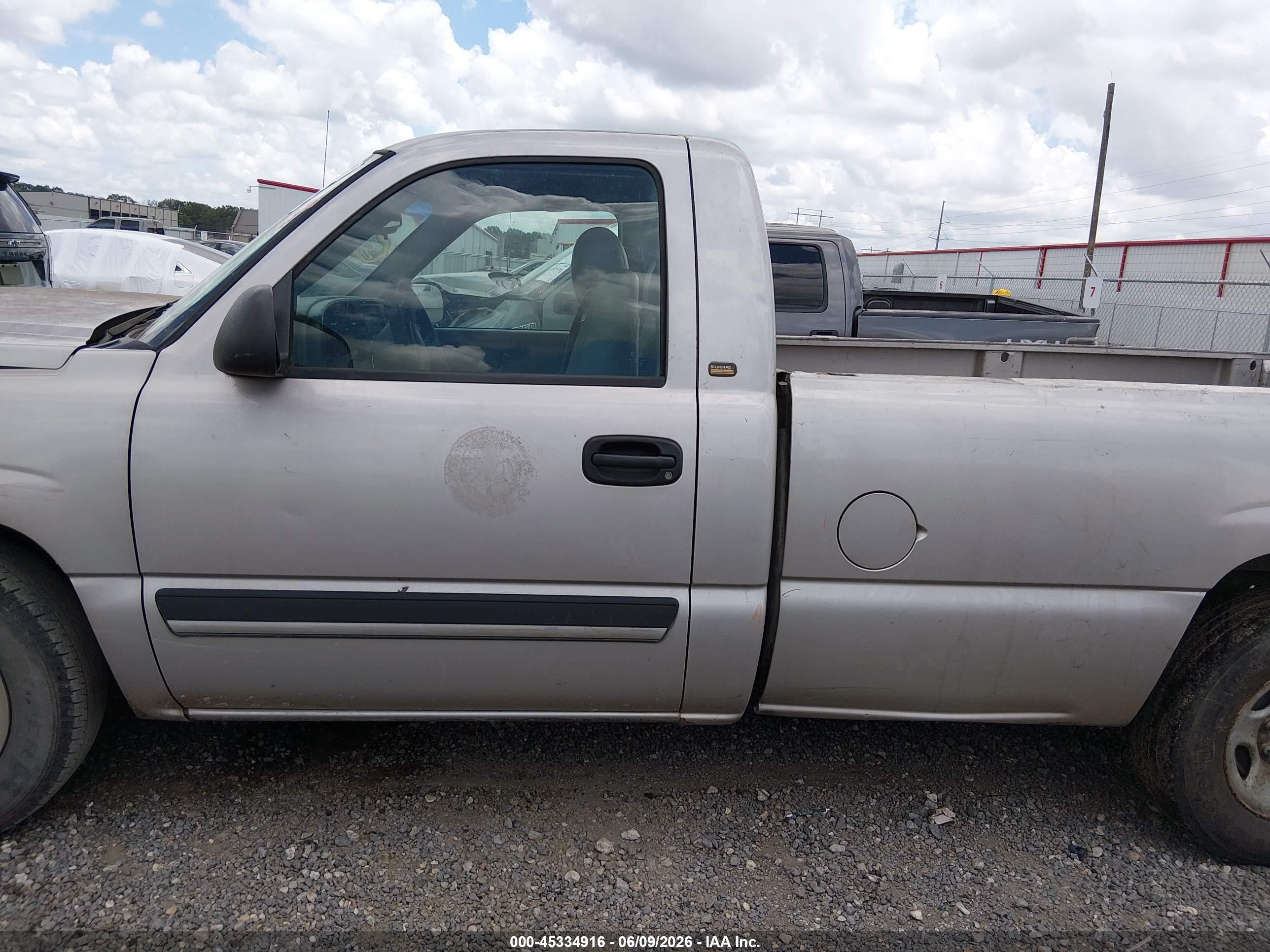 2005 Chevrolet Silverado 1500   Silver vin: 1GCEC14X35Z172472