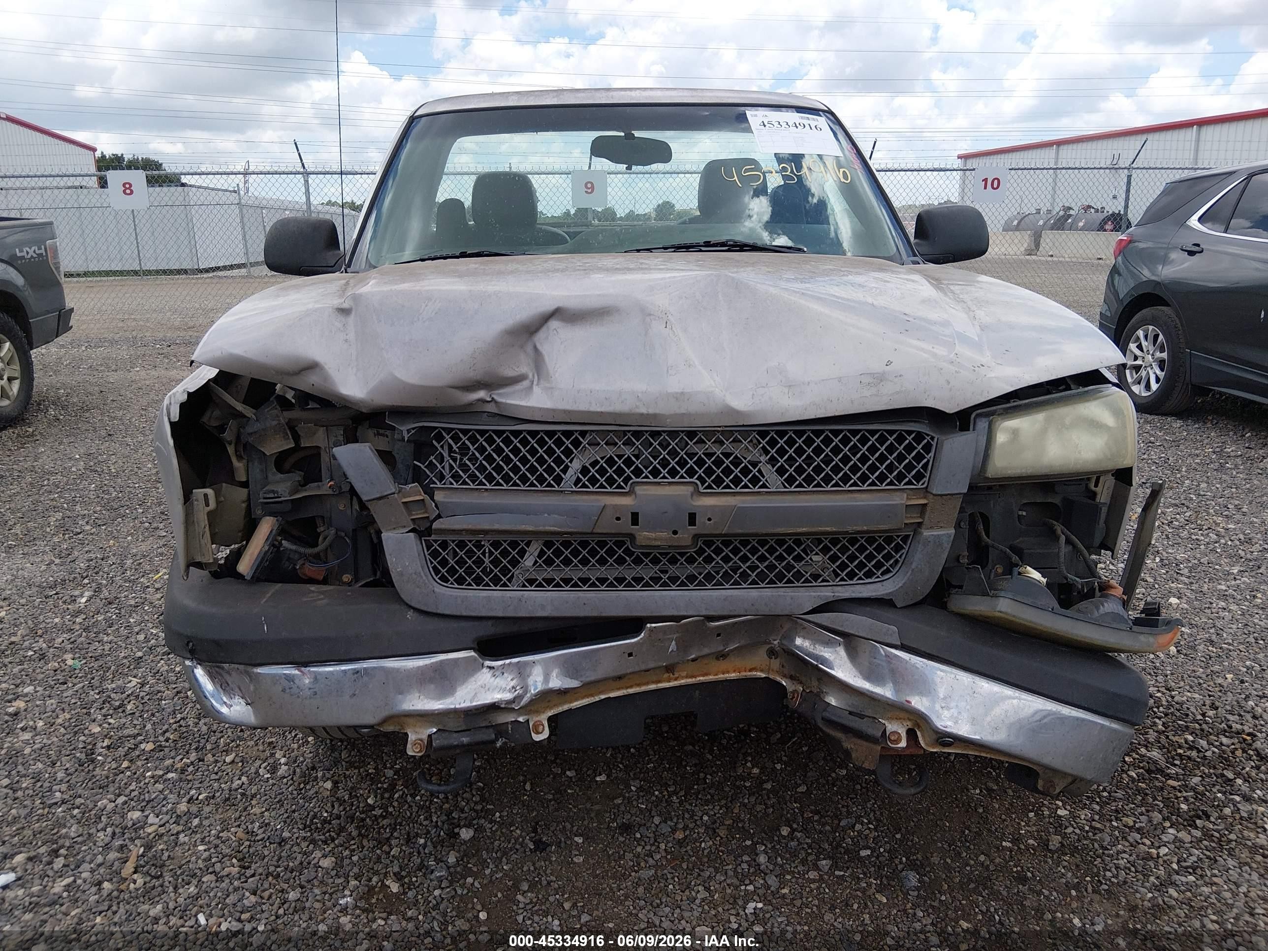 2005 Chevrolet Silverado 1500   Silver vin: 1GCEC14X35Z172472