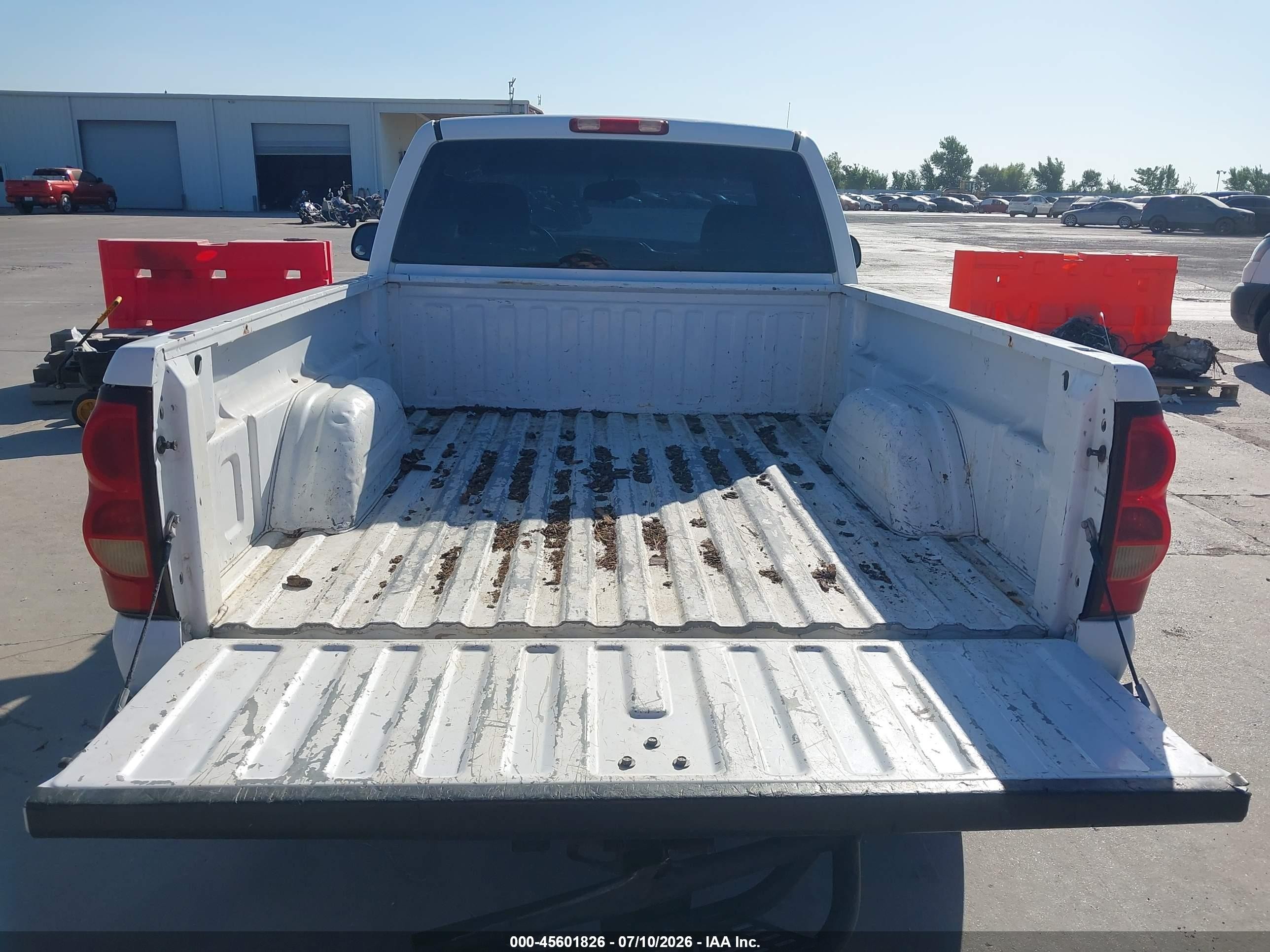 2007 Chevrolet Silverado 1500 Classic Work Truck White vin: 1GCEC14X37Z170420
