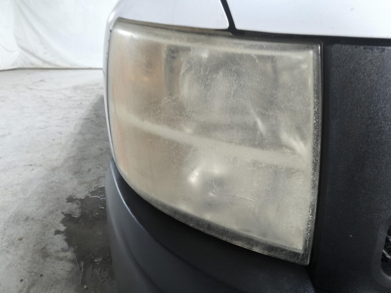 2009 Chevrolet Silverado C1500 White vin: 1GCEC14X39Z151725 Damage: Right Head Lamp, Faded, Repair Required