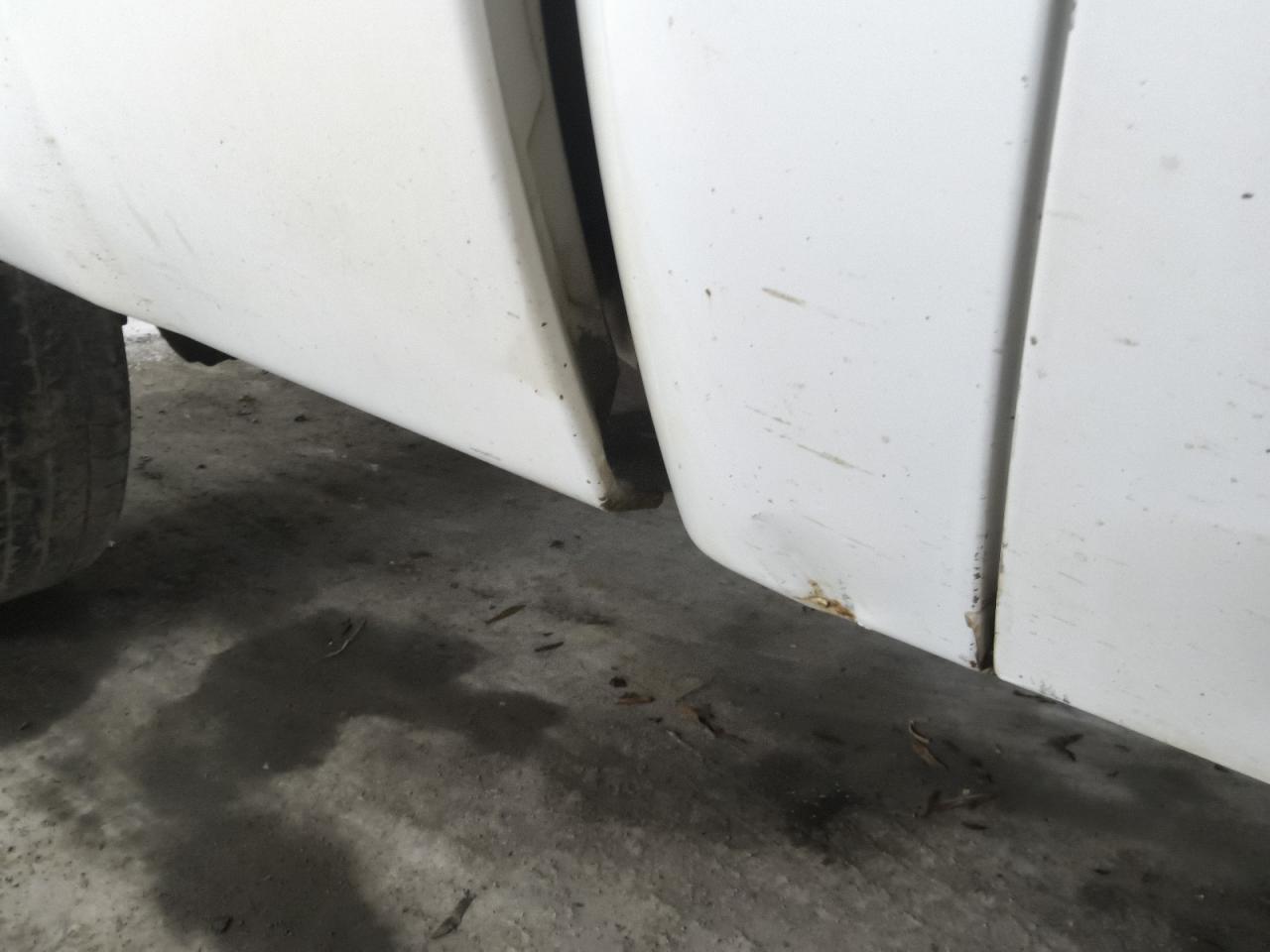 2009 Chevrolet Silverado C1500 White vin: 1GCEC14X39Z151725 Damage: Right Rocker Panel, Dent(S) W/ Paint Dmg, 3 To 4 Inches