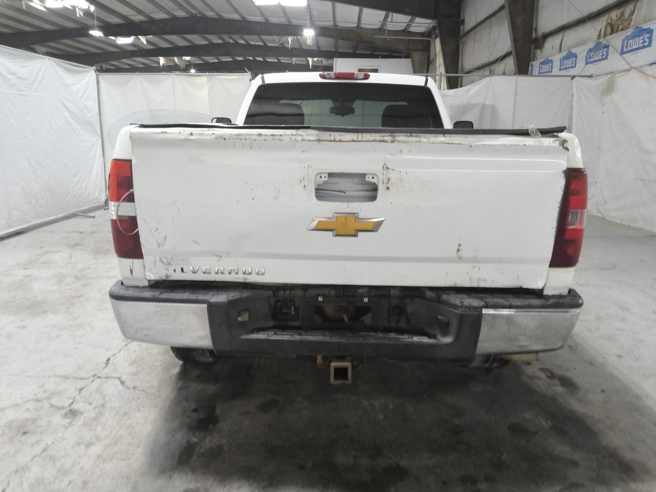 2009 Chevrolet Silverado C1500 White vin: 1GCEC14X39Z151725 Damage: Center Brake Light, Broken, Replacement Required
